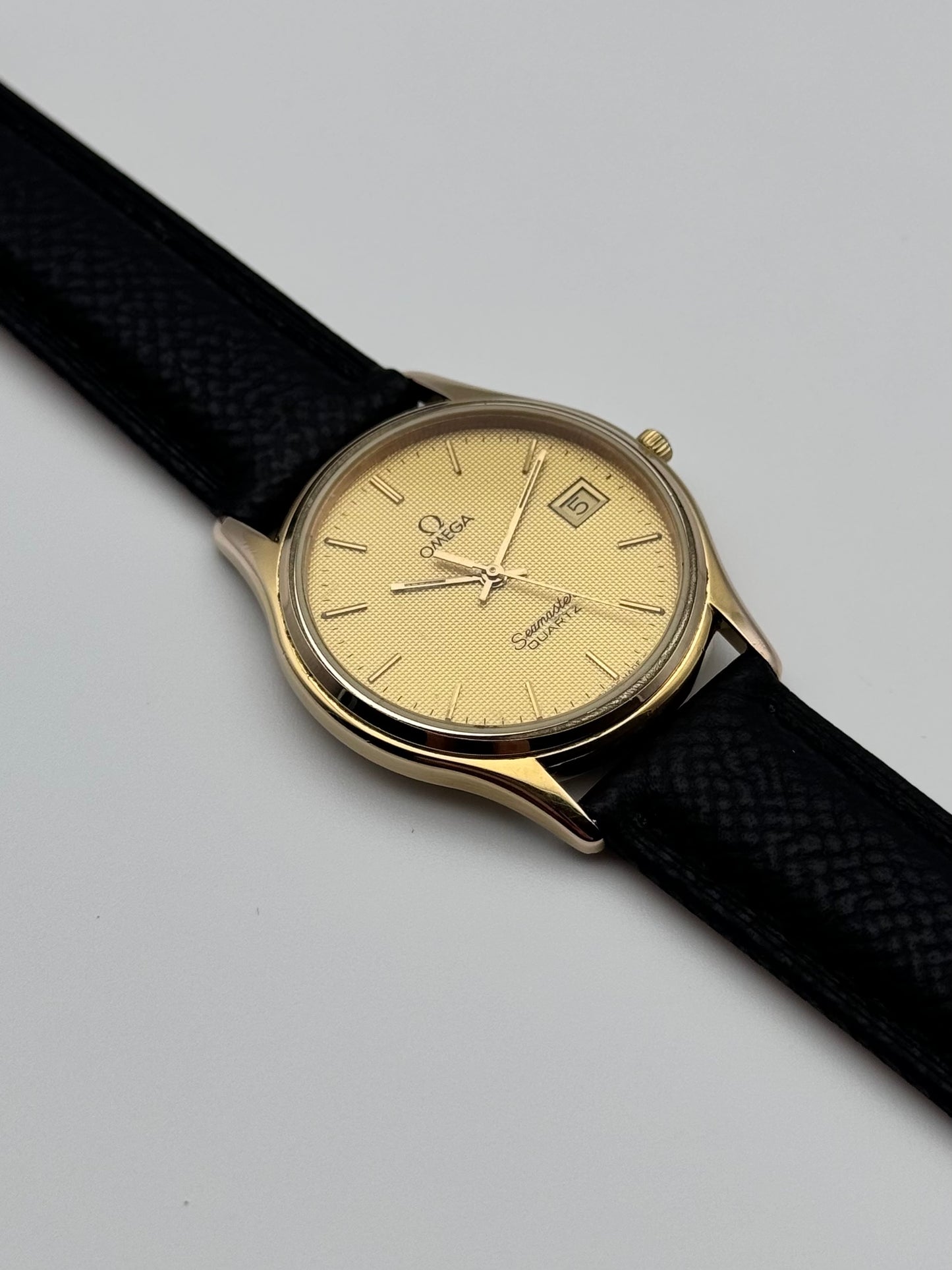 Omega Seamaster Quartz Date 196.0251 - Waffle Dial