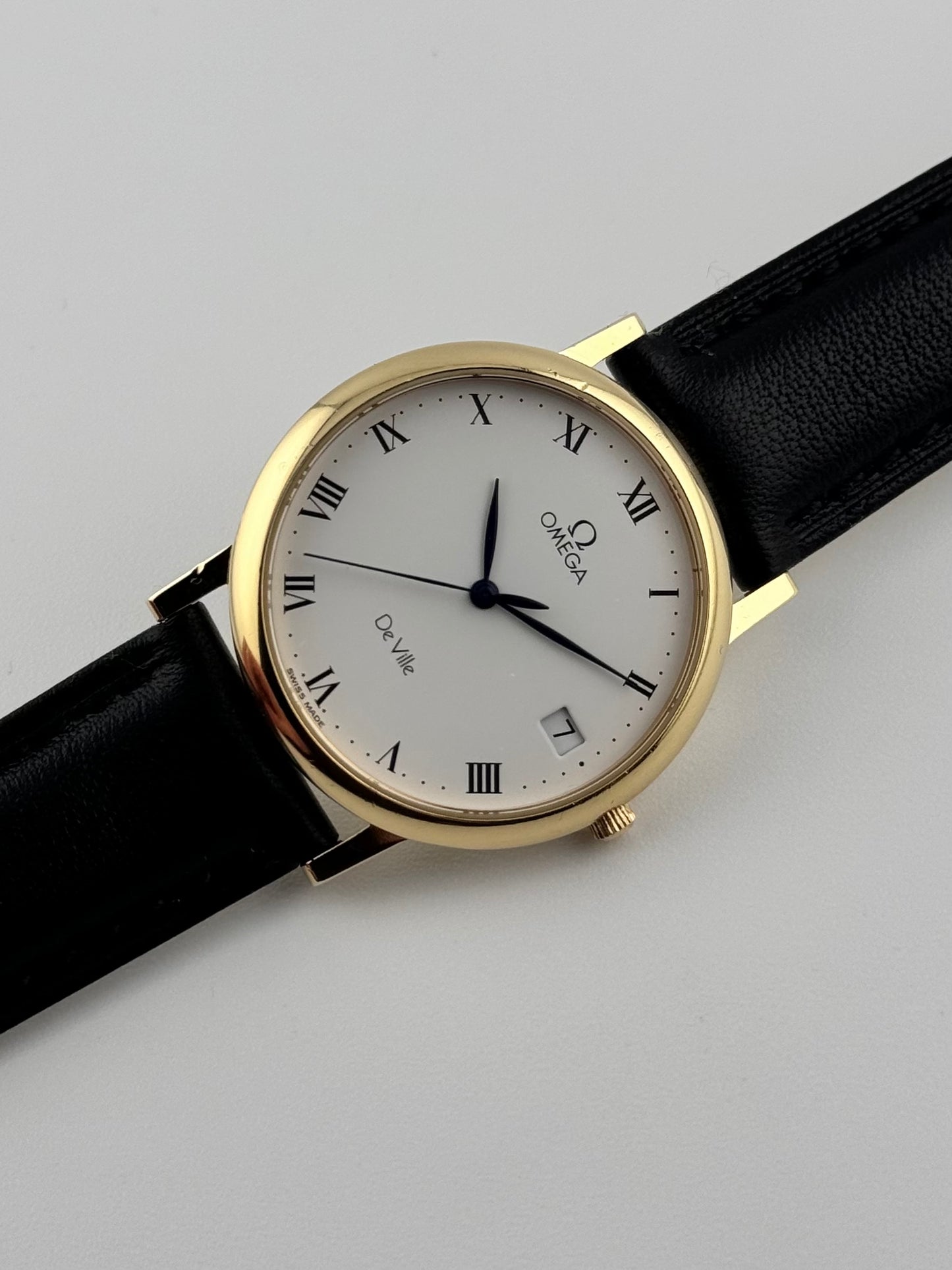 Omega Quartz Date 196.2432 18ct Gold - Box and Papers