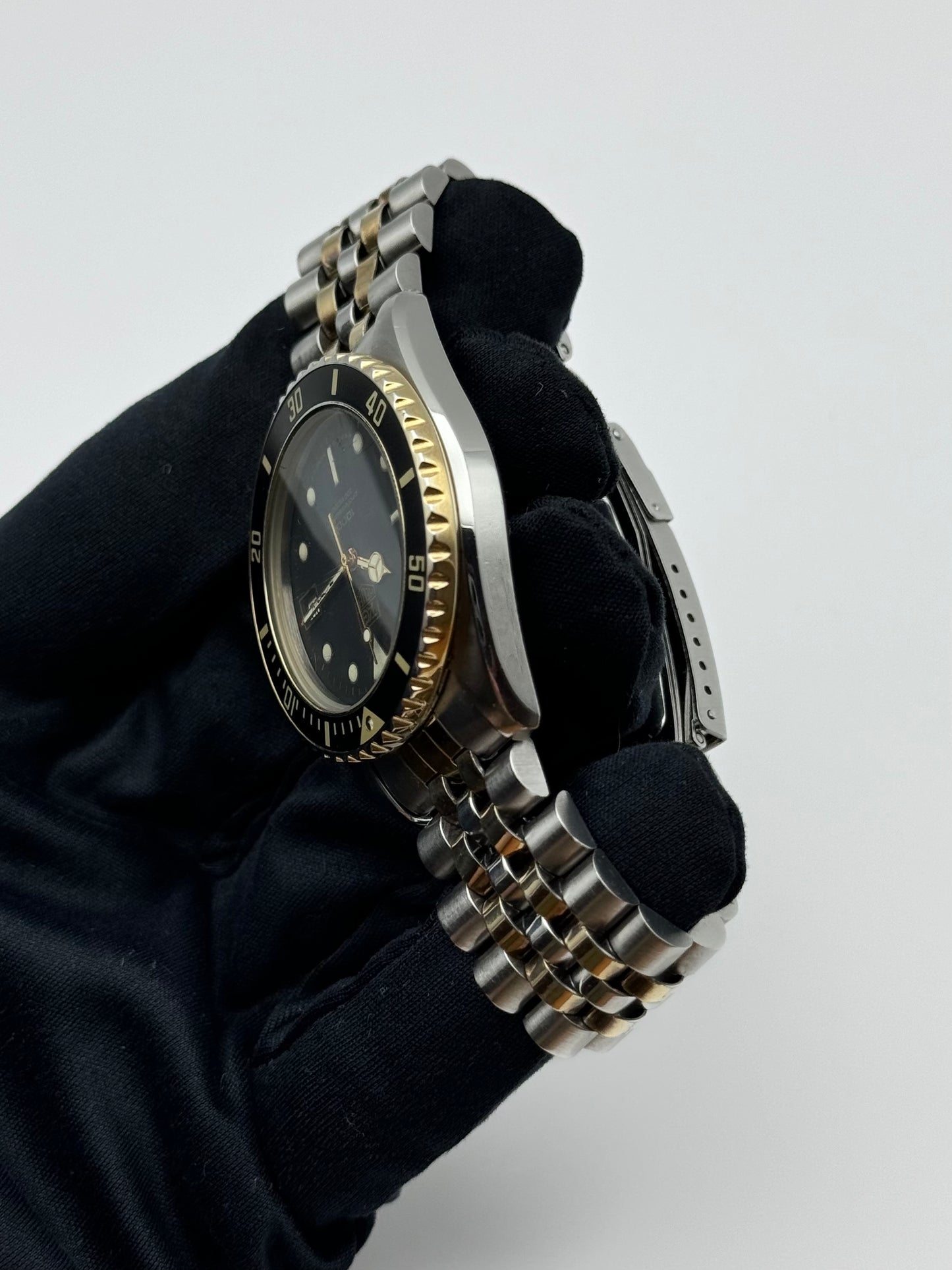 Tag Heuer Professional 1000 Quartz Date 980.020