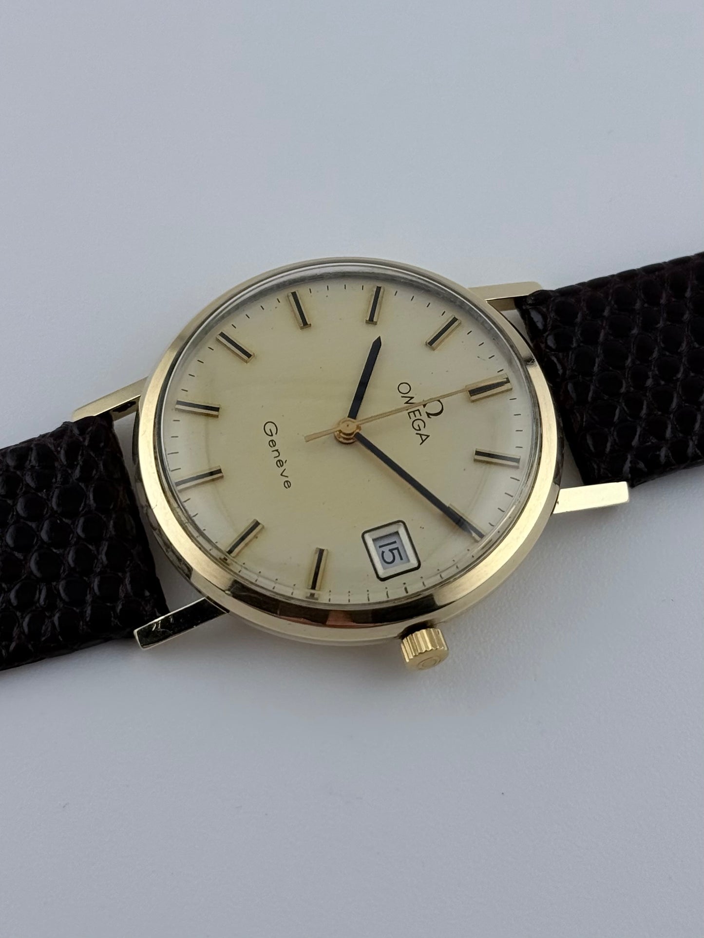 Omega Geneve Date Manual Wind - 132.5017 - 9ct Solid Gold - with Papers