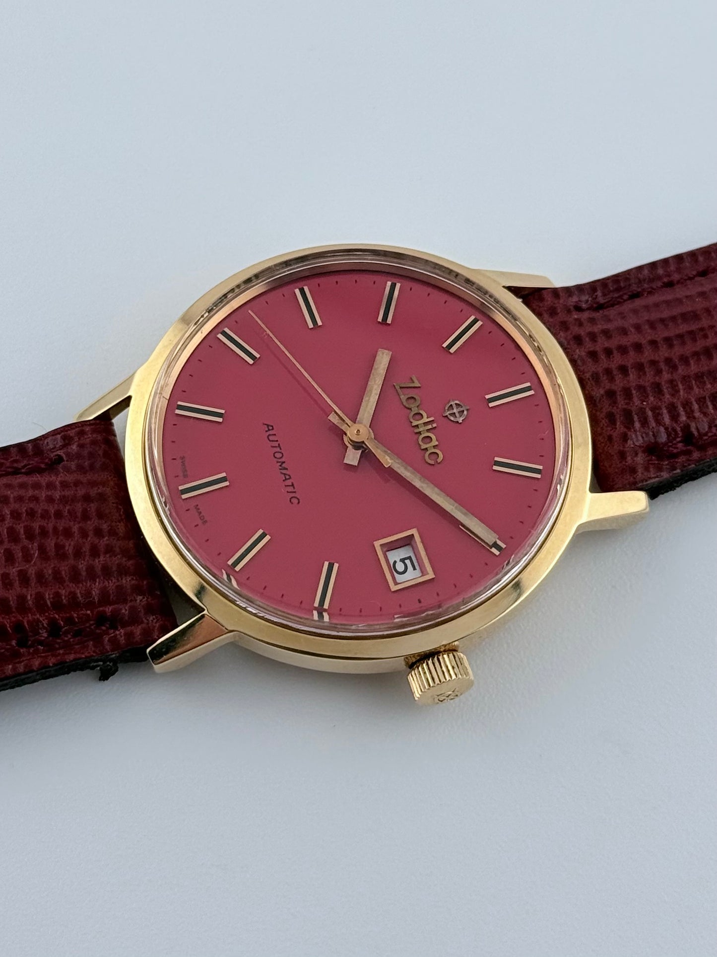 Zodiac Automatic Date Solid 18ct Gold - Ultra Rare Red Dial