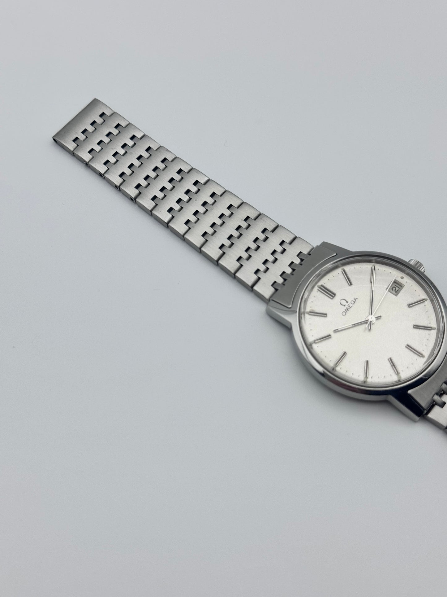 Omega Date Manual Wind 136.0104 - Original Bracelet