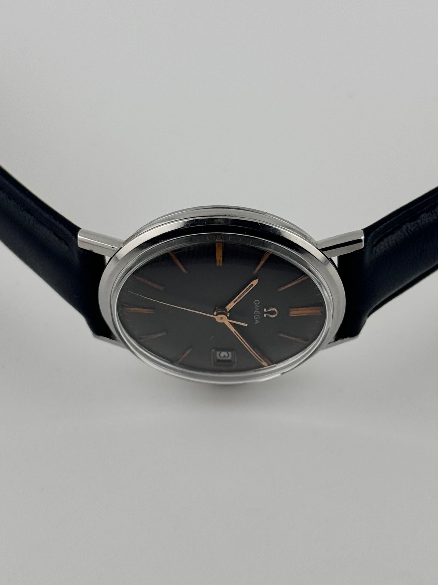 Omega Geneve Manual Date 132.019 - Grey Linen Dial