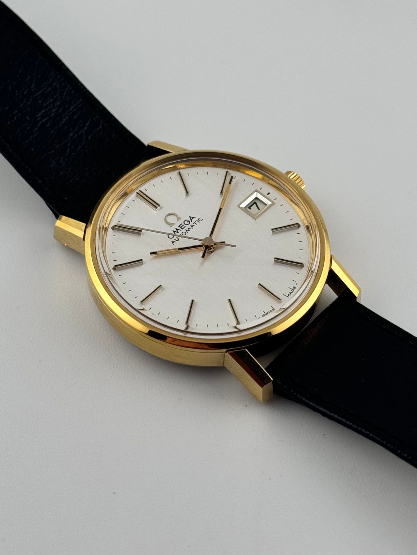 Omega Automatic Date 166.0202 - Box and papers - New Old Stock