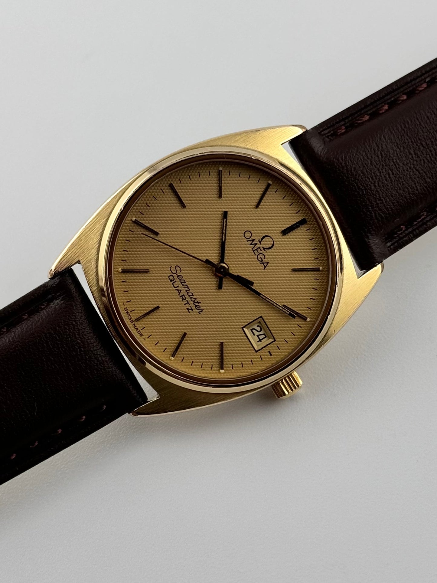 Omega Seamaster Quartz Date 196.0186 - Honeycomb Dial