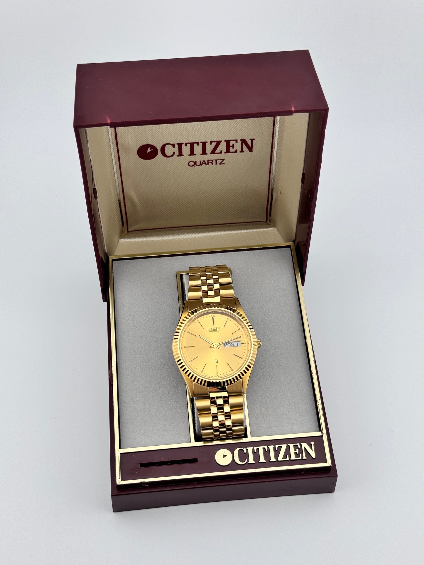 Citizen CQ Quartz Day-Date - 6100 - NOS - Box and Papers