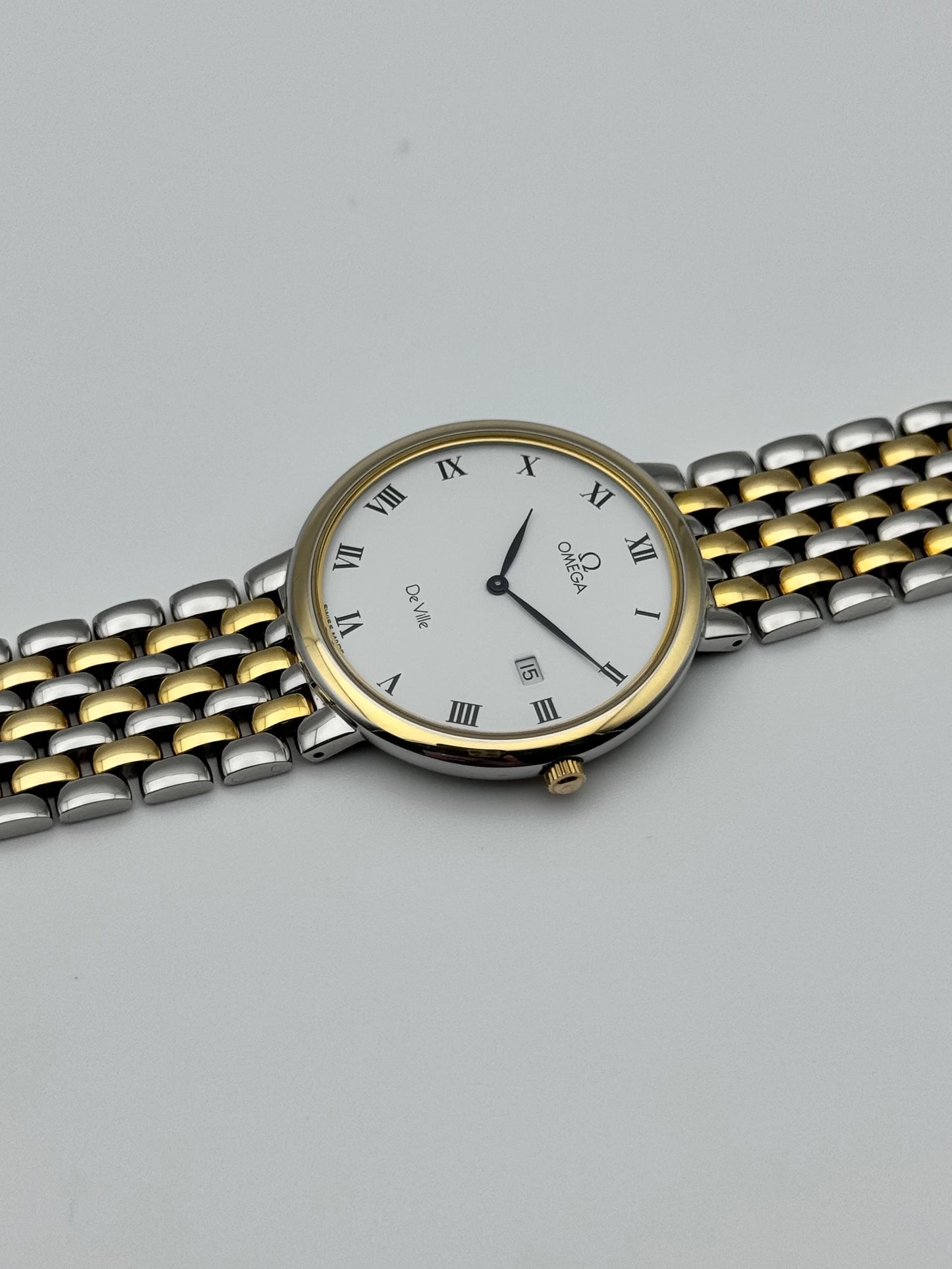 Omega DeVille Quartz Date 396.2379 - Original bracelet & warranty card.