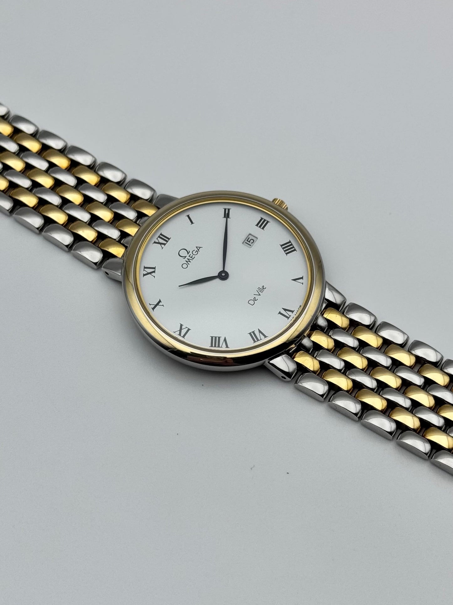 Omega DeVille Quartz Date 396.2379 - Original bracelet & warranty card.