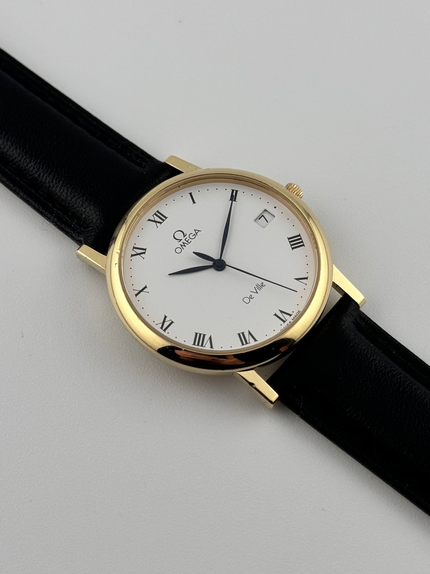 Omega Quartz Date 196.2432 18ct Gold - Box and Papers