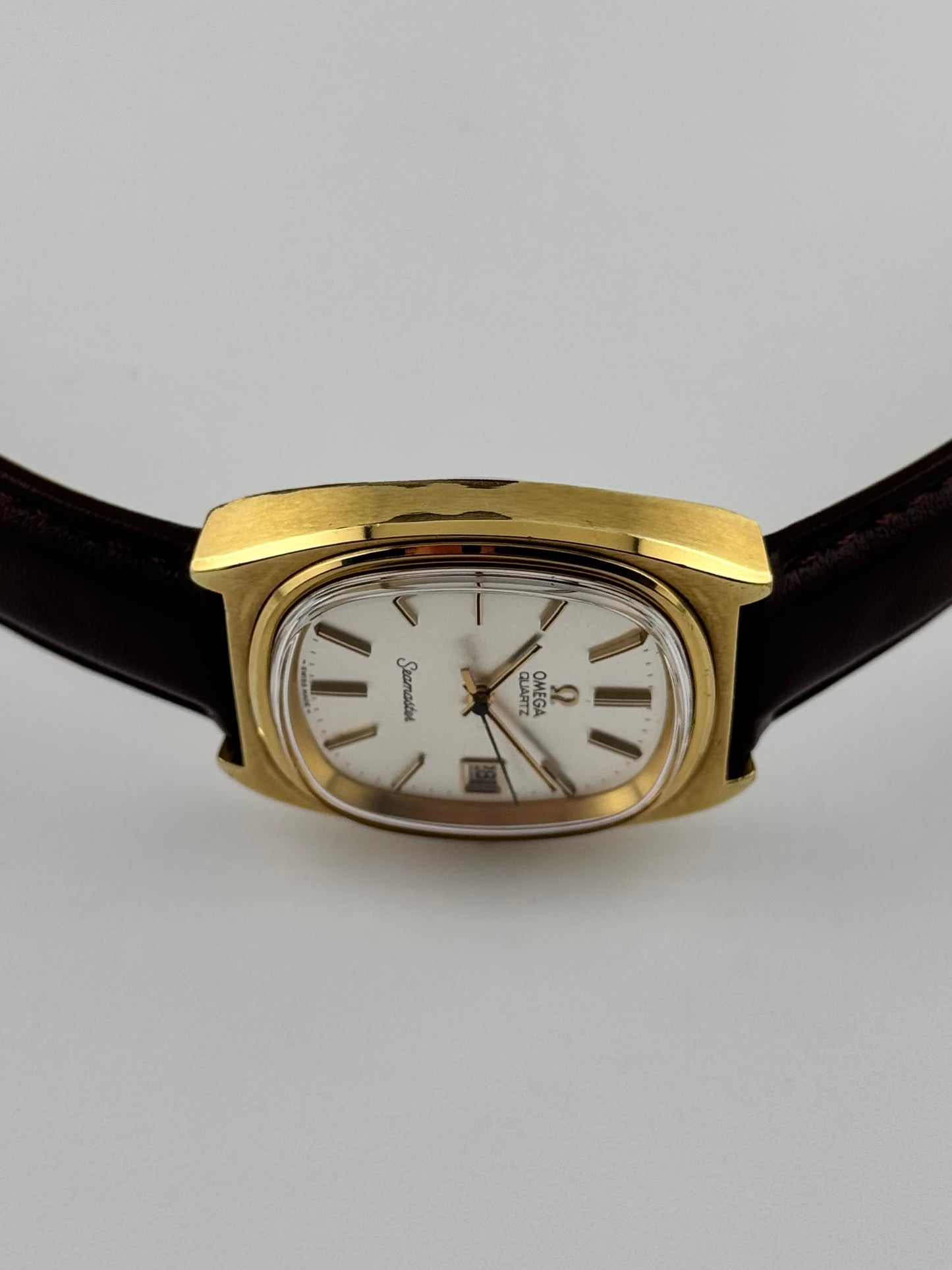Omega Seamaster Quartz Date 196.0081 - Rare Arc-brushed silver Dial