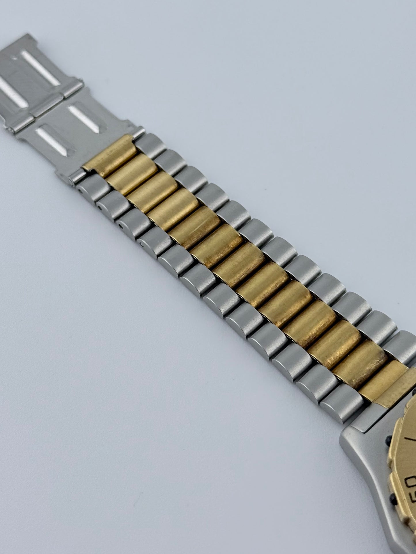 Tag Heuer Professional 3000 Quartz Date - 934.213