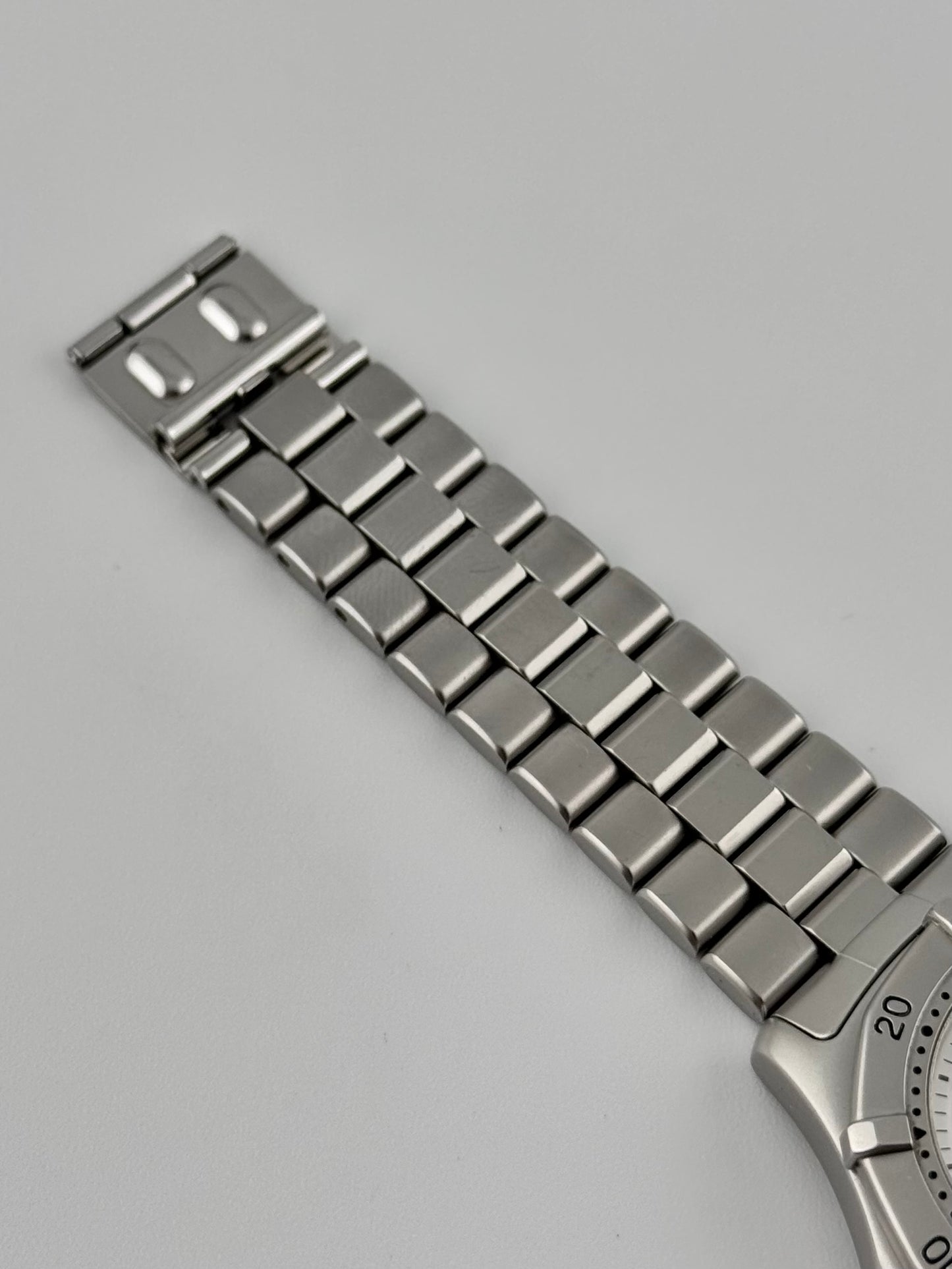 Tag Heuer Professional 200 Quartz Date - WK1211