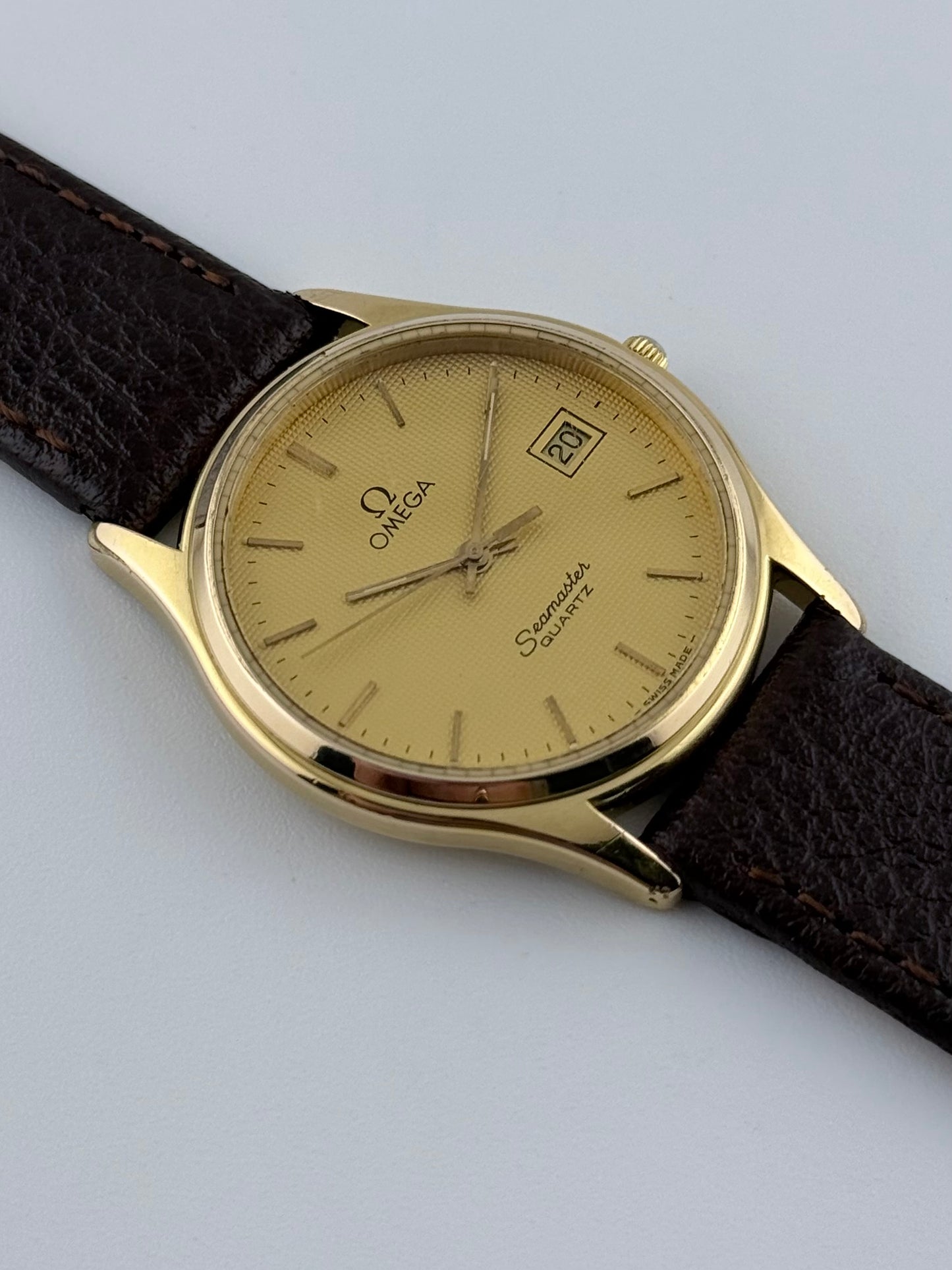Omega Seamaster Quartz Date 196.0251 - Hobnail Dial