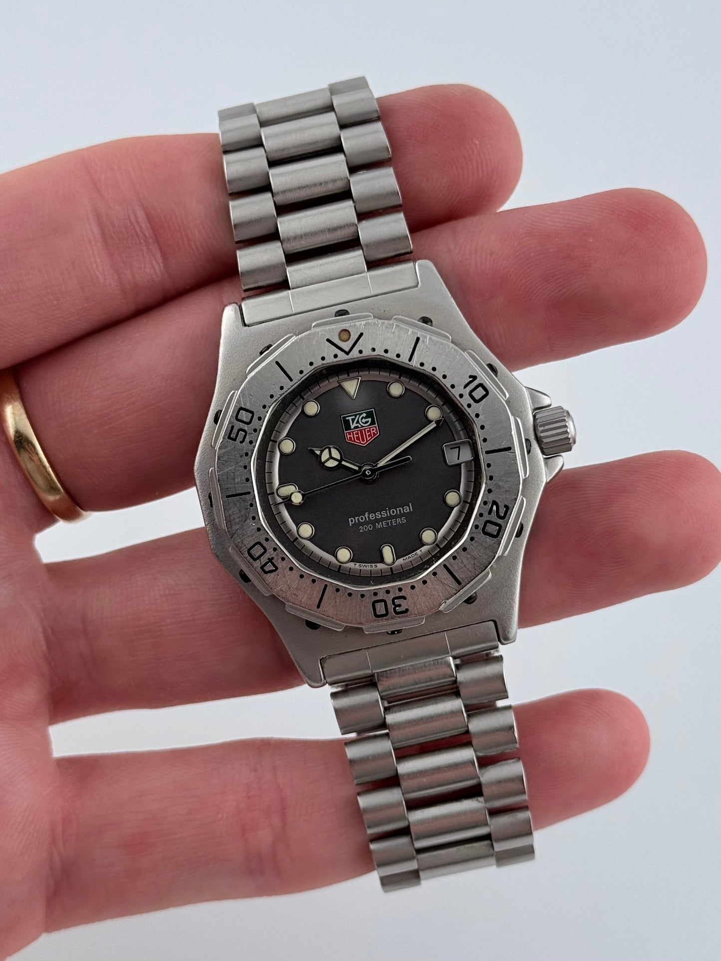 Tag Heuer Professional 200m Quartz Date - 932.213