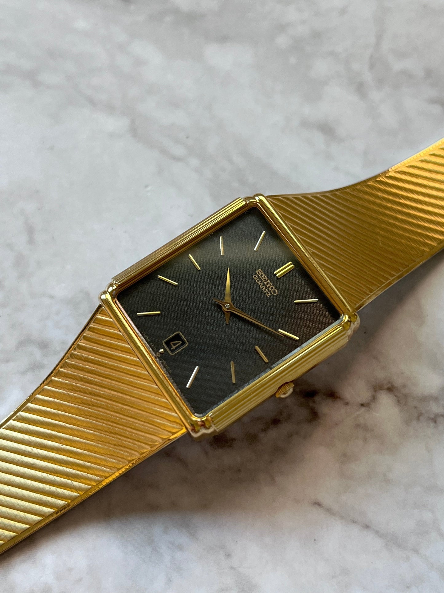 Seiko Tank Quartz Carbon Dial 5P39-5A60