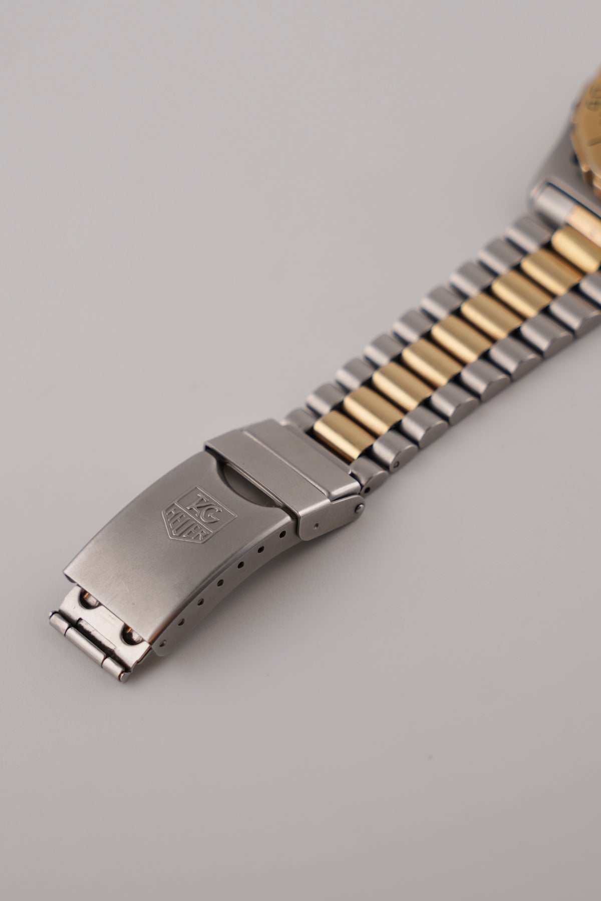 Tag Heuer Professional 3000 Quartz Date - 935.406