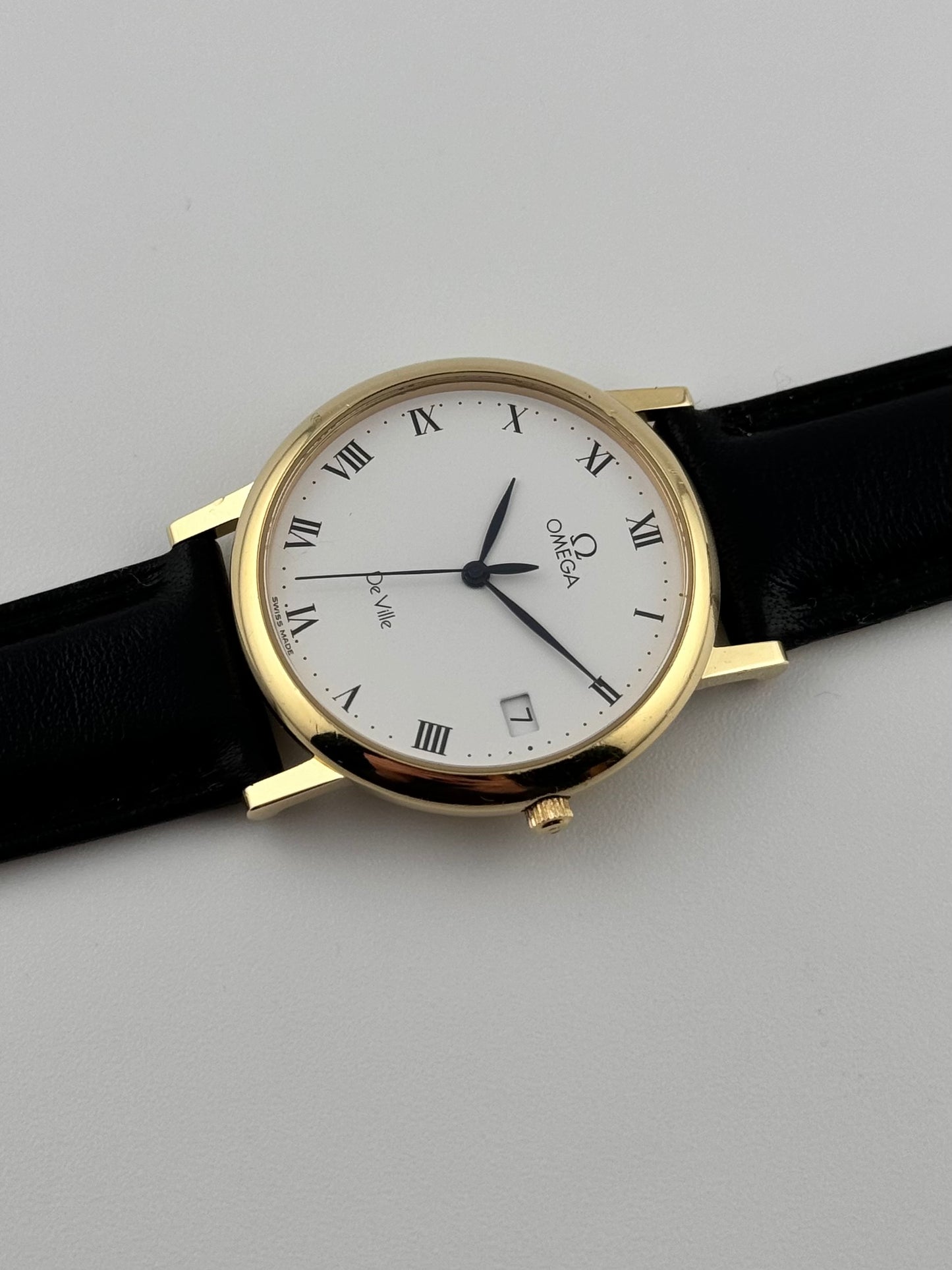 Omega Quartz Date 196.2432 18ct Gold - Box and Papers
