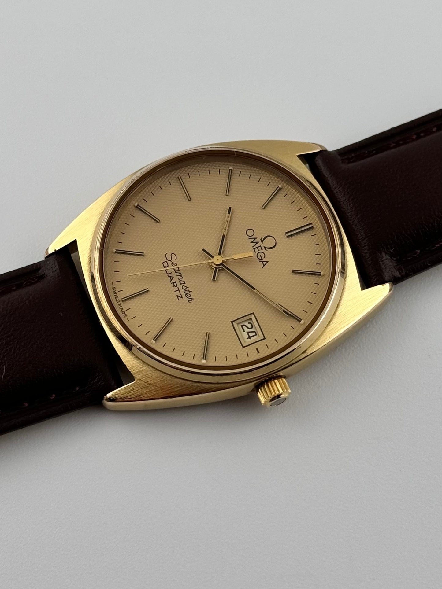 Omega Seamaster Quartz Date 196.0186 - Honeycomb Dial