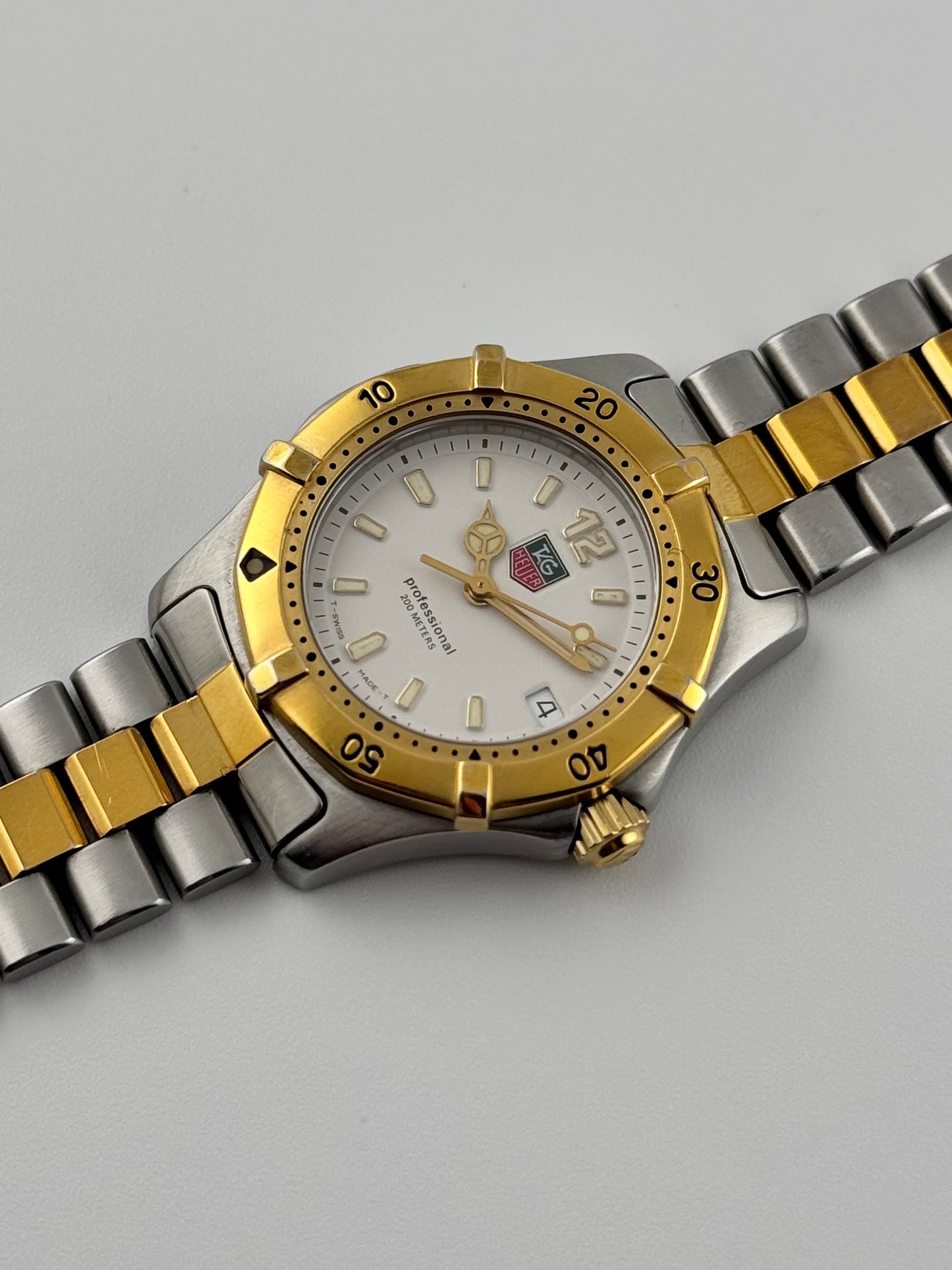 Tag Heuer Professional 200 Quartz Date - WK1220