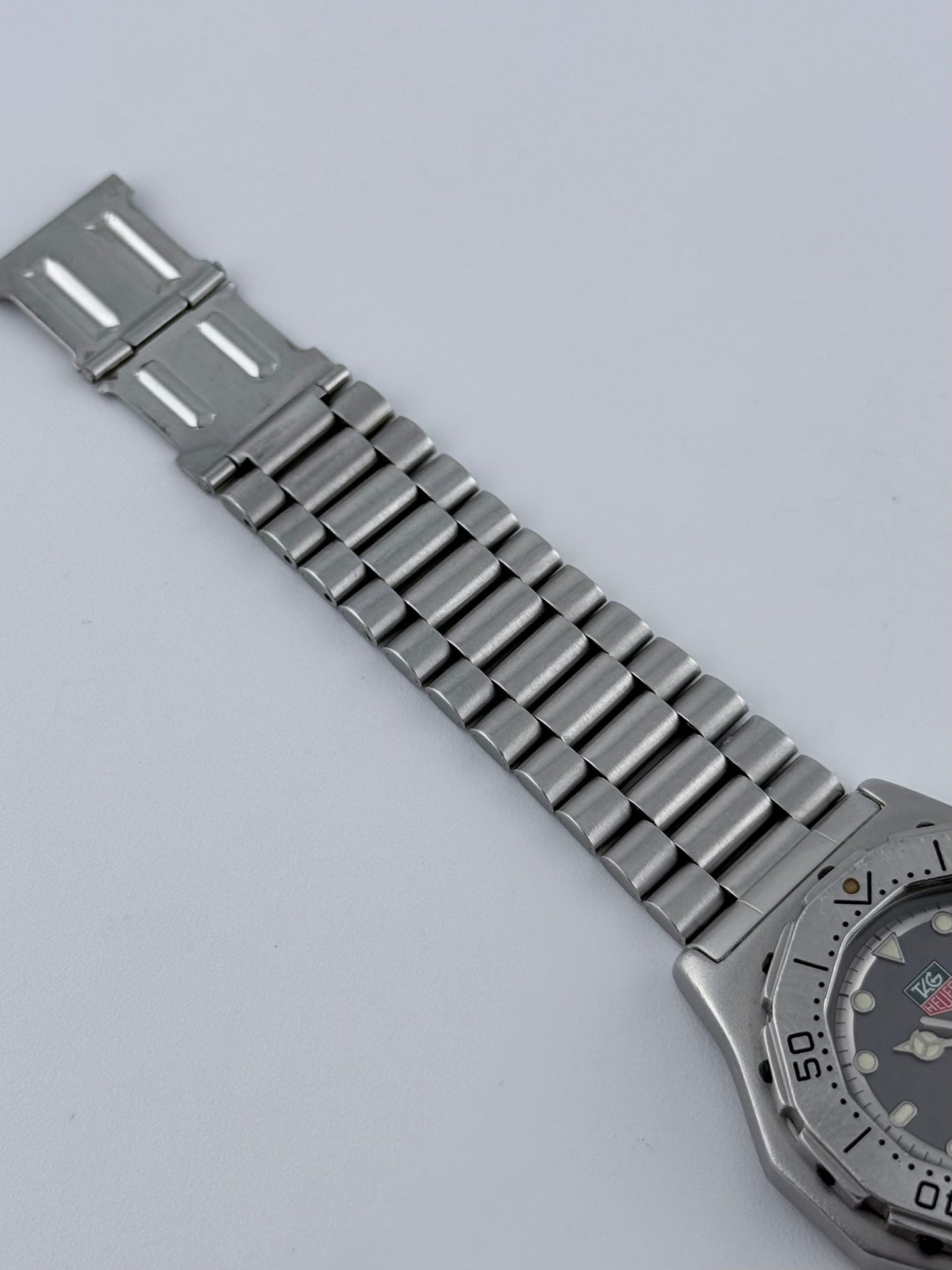 Tag Heuer Professional 200m Quartz Date - 932.213