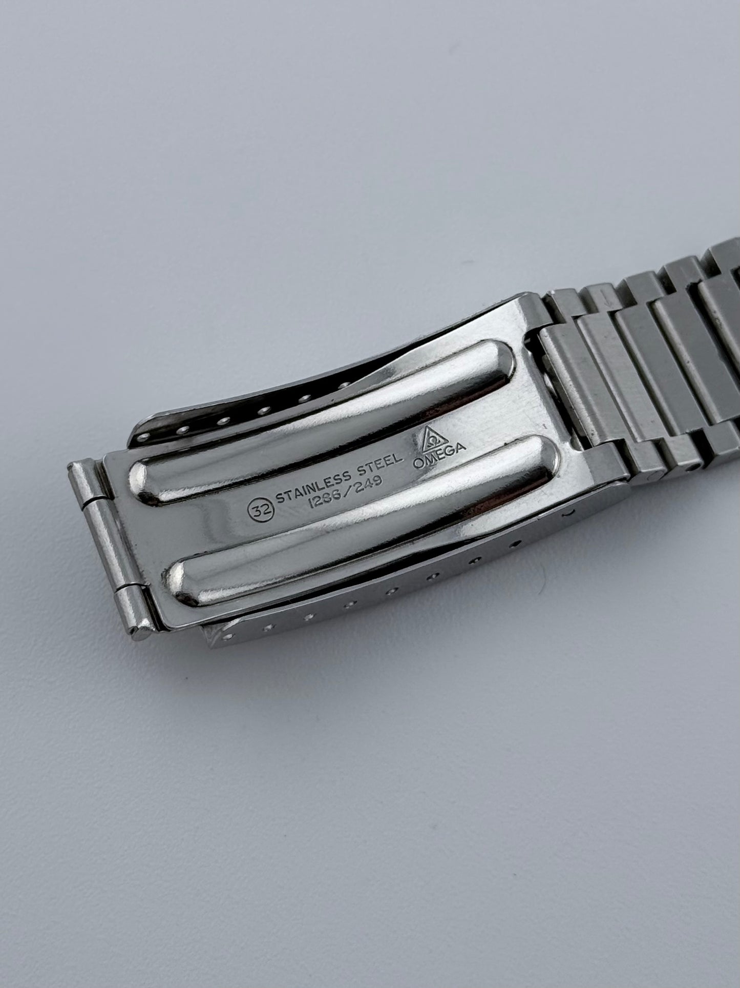 Omega Automatic Date 166.0206.1