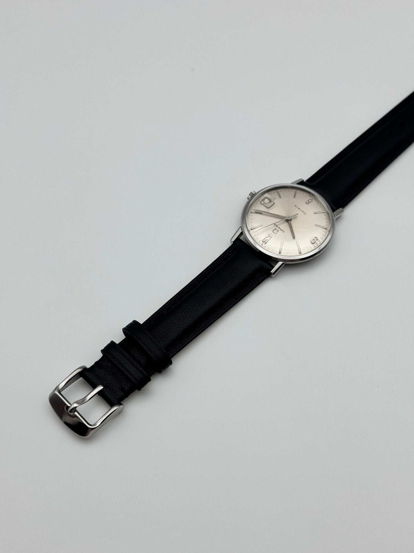 Omega Geneve Manual Wind Date 132.019 - Rare Dial Variant