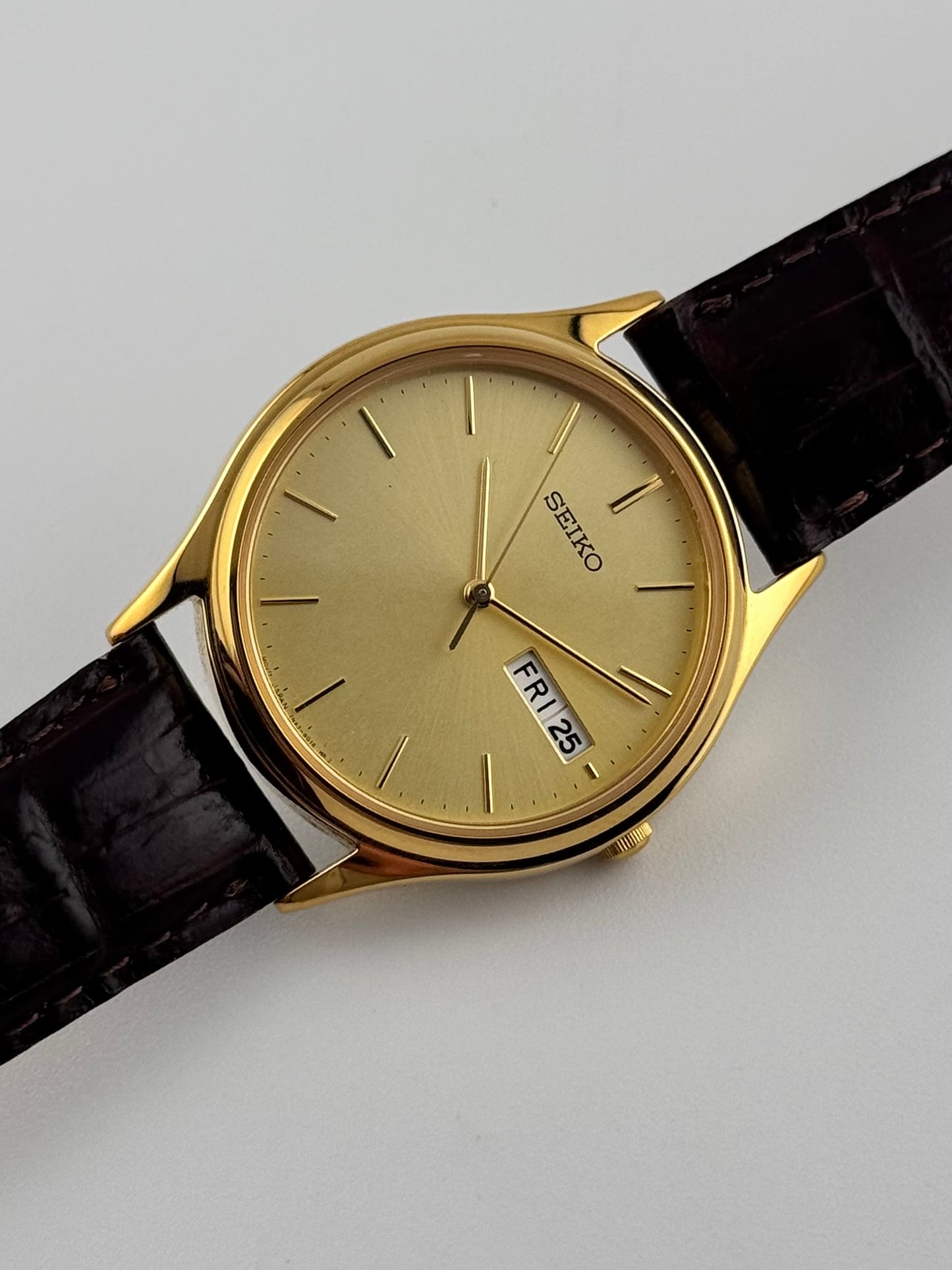 Seiko Quartz Day-Date 7N43-8A90 - Sunburst Dial