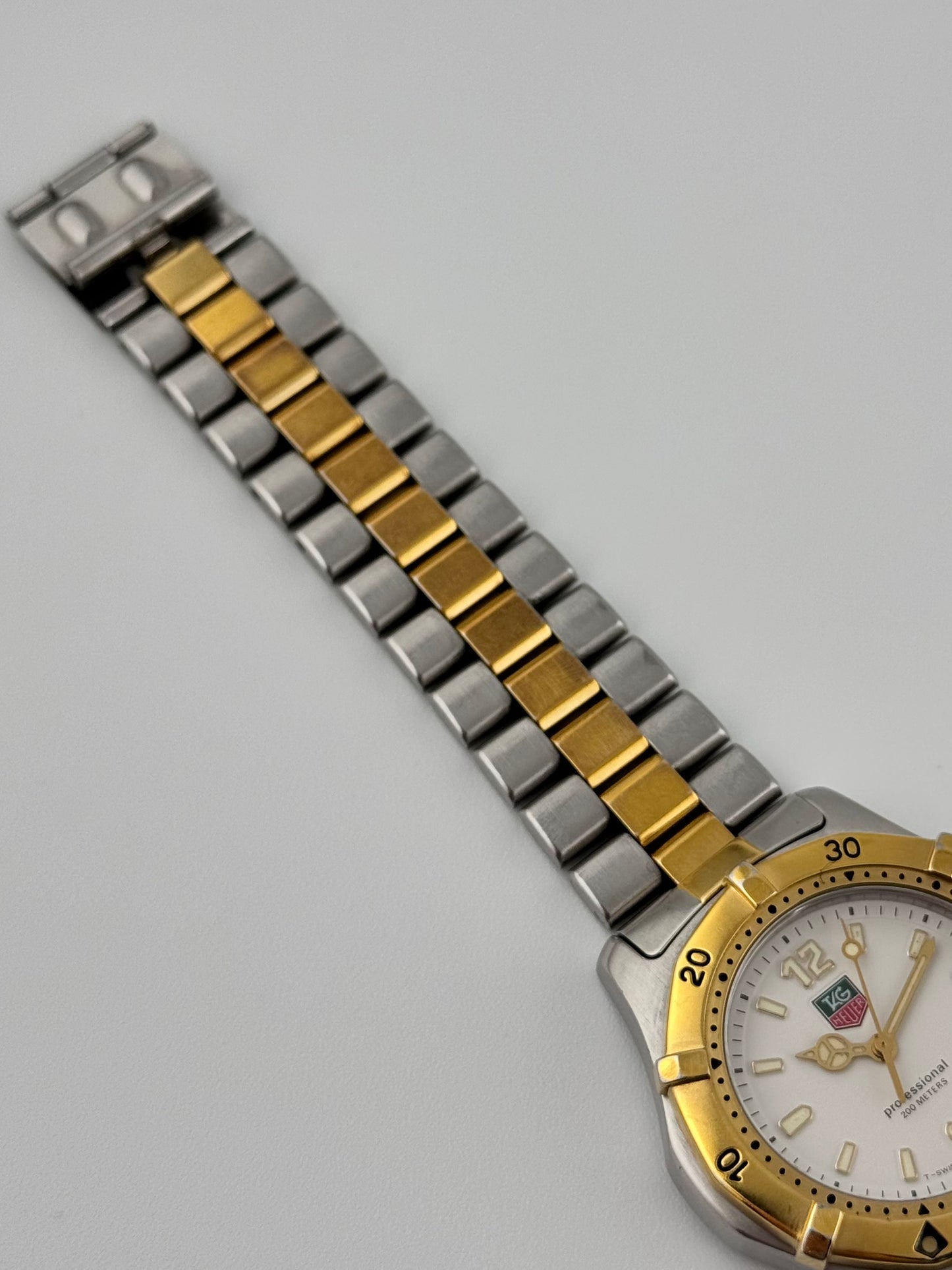 Tag Heuer Professional 200 Quartz Date - WK1220