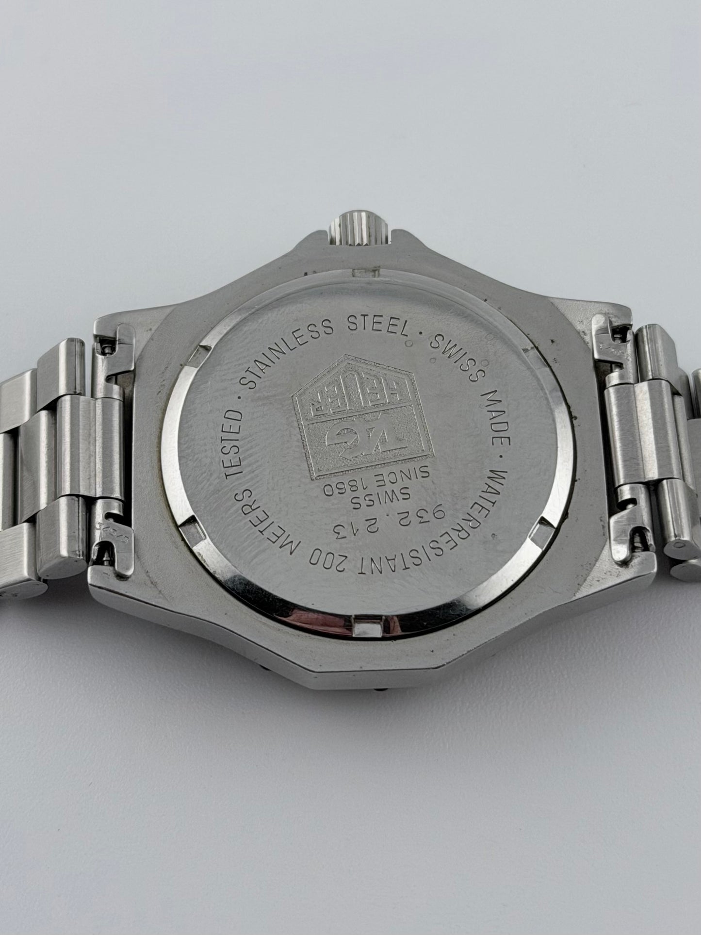 Tag Heuer Professional 3000 Quartz Date - 932.213