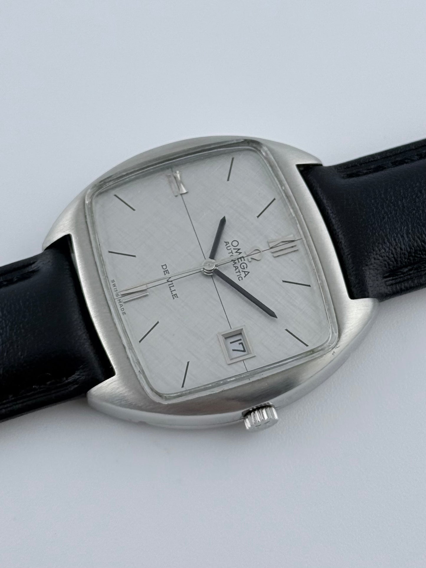 Omega De Ville Automatic Date - 162.047 - RARE Linen Cross Hair TV Dial