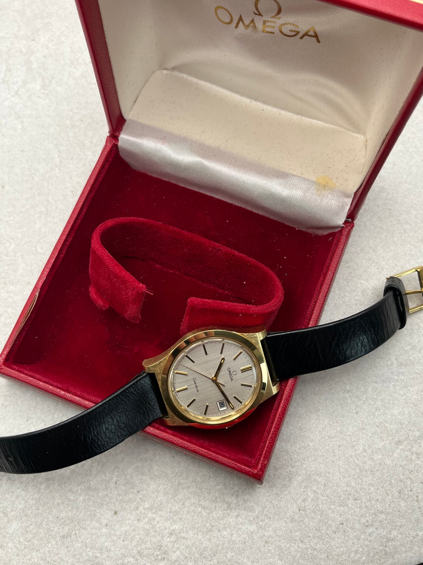 Omega Geneve Manual Date 136.0102 Near New Old Stock Boxed