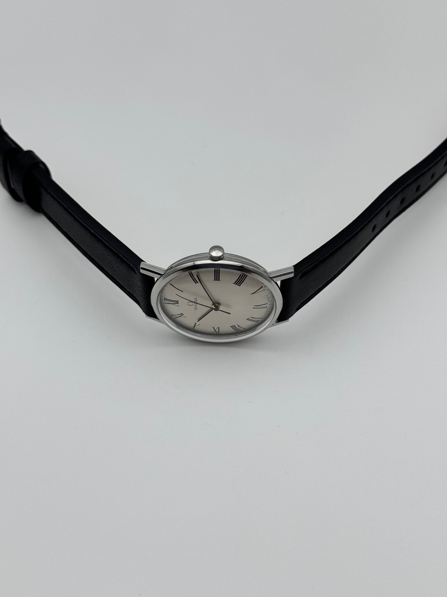 Omega Geneve Manual Wind - 132.019 - Rare Dial Variant