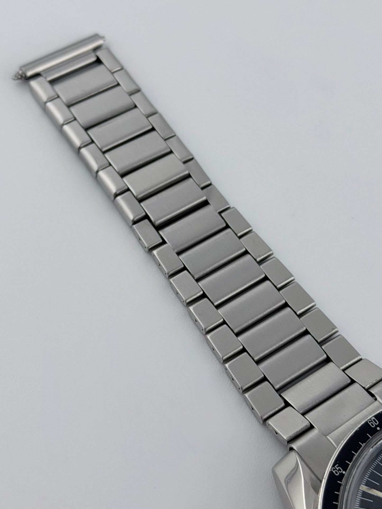 Omega Speedmaster 105.012-66 Manual Wind - The watch that went to the moon.