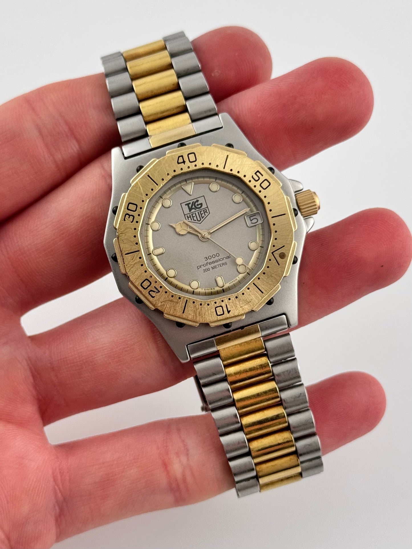 Tag Heuer Professional 3000 Quartz Date - 934.213