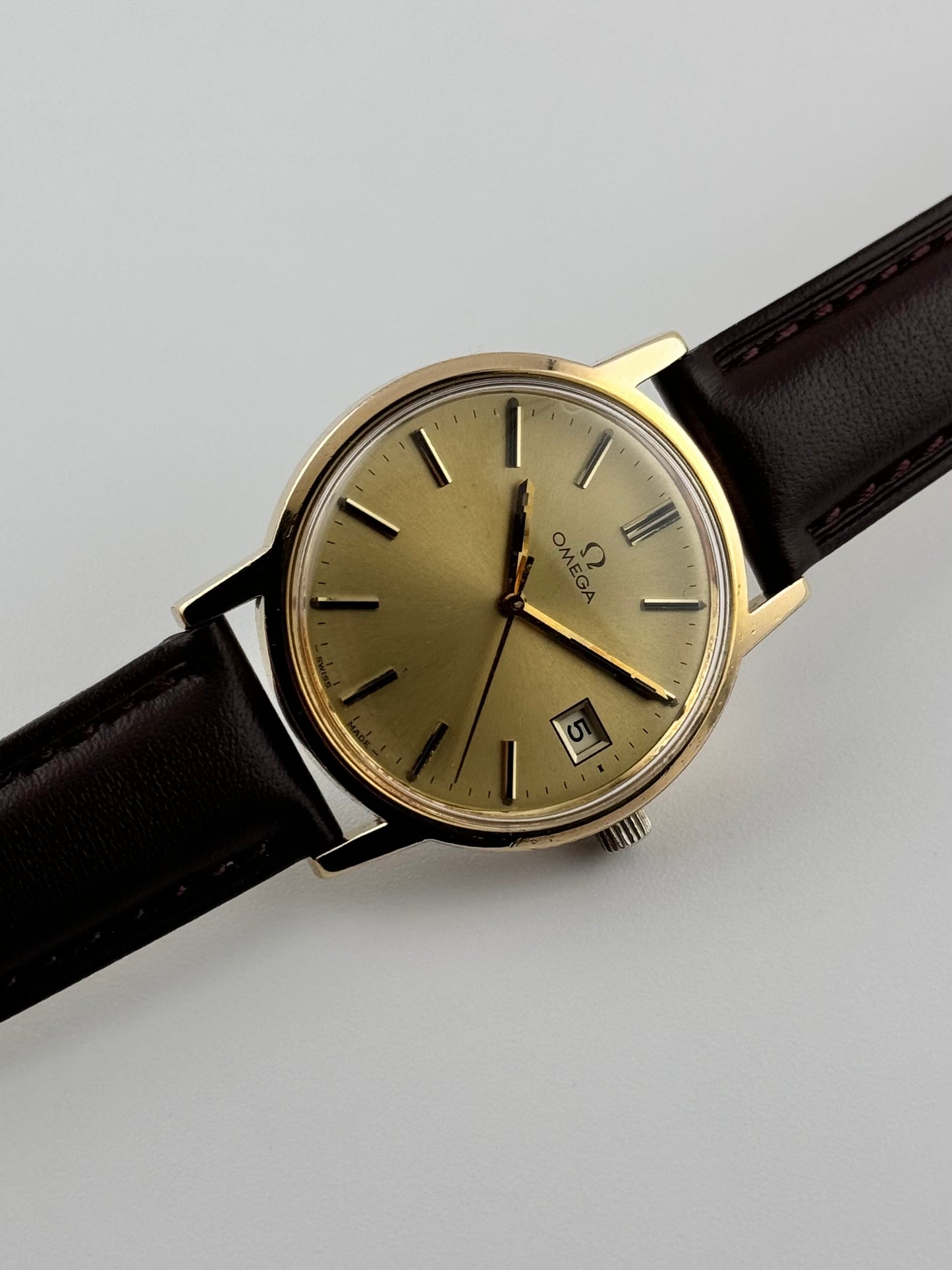 Omega Date Manual Wind - 136.0104