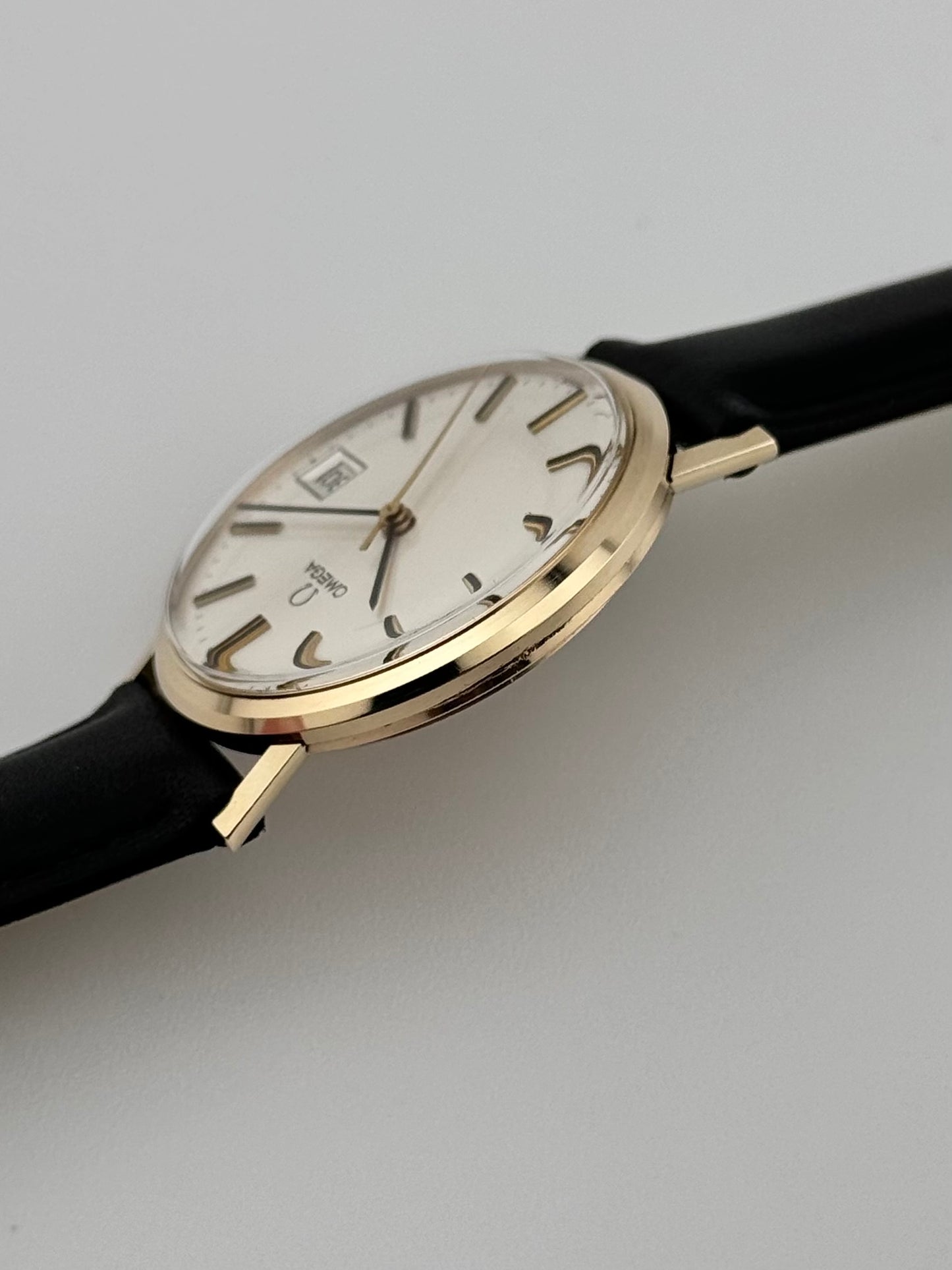 Omega Geneve Manual Wind 9ct Gold - 132.5017