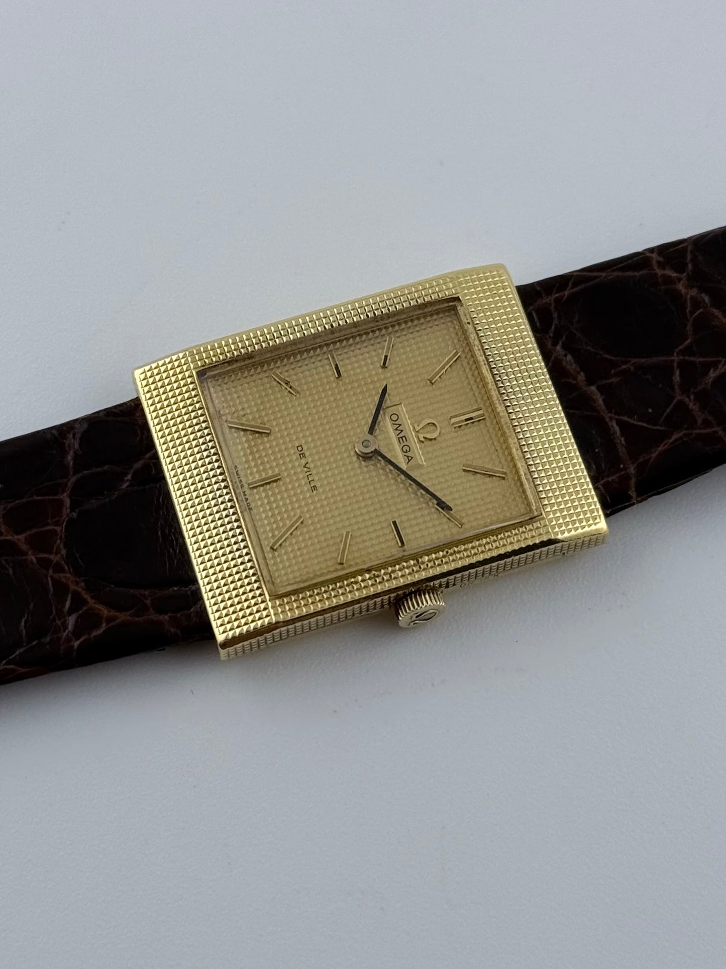 Omega De Ville Tank Manual Wind 111.081 - 18ct Gold - with Rare Box