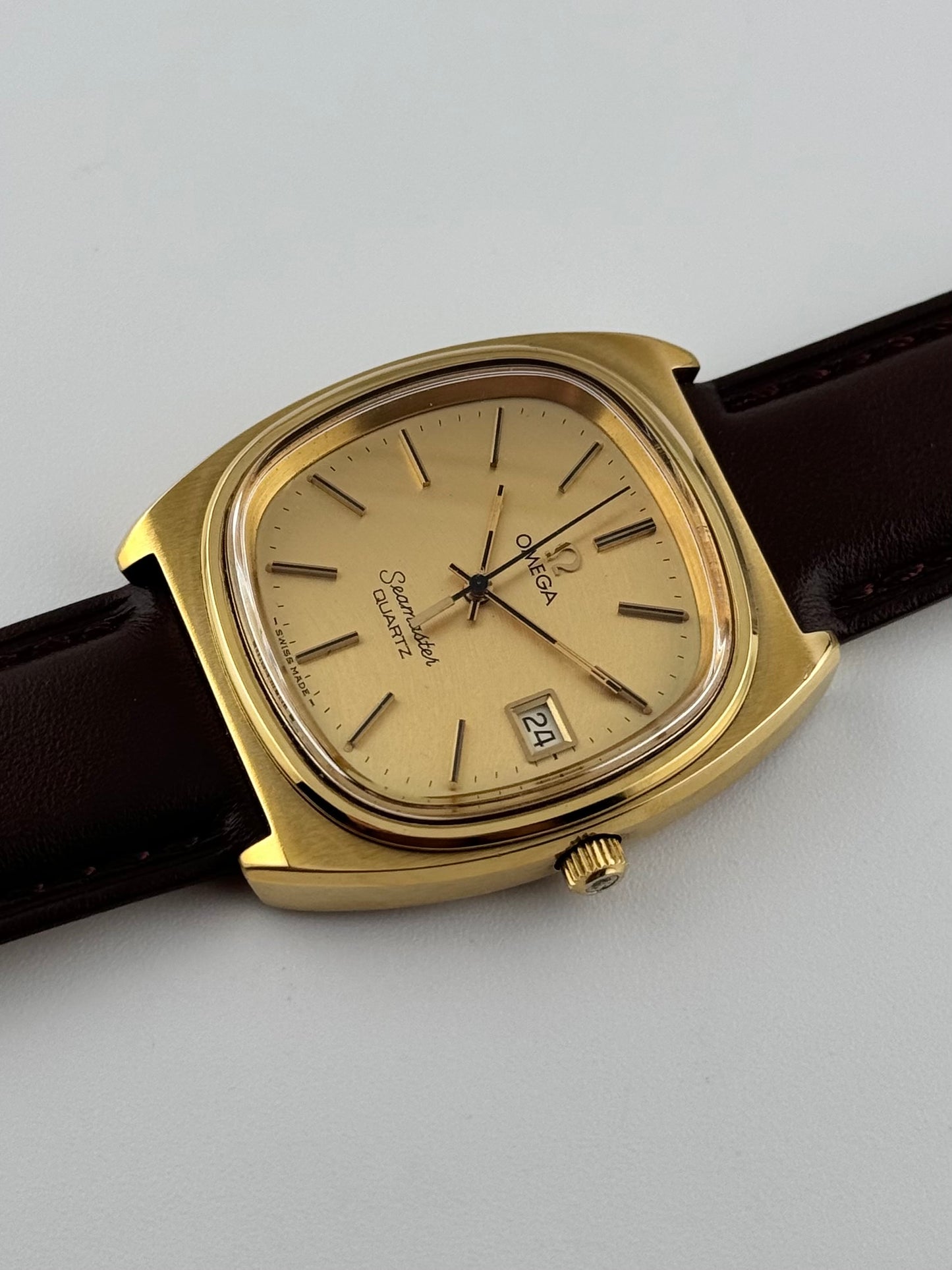 Omega Seamaster Quartz Date 196.0081 - Rare Arc-brushed Dial