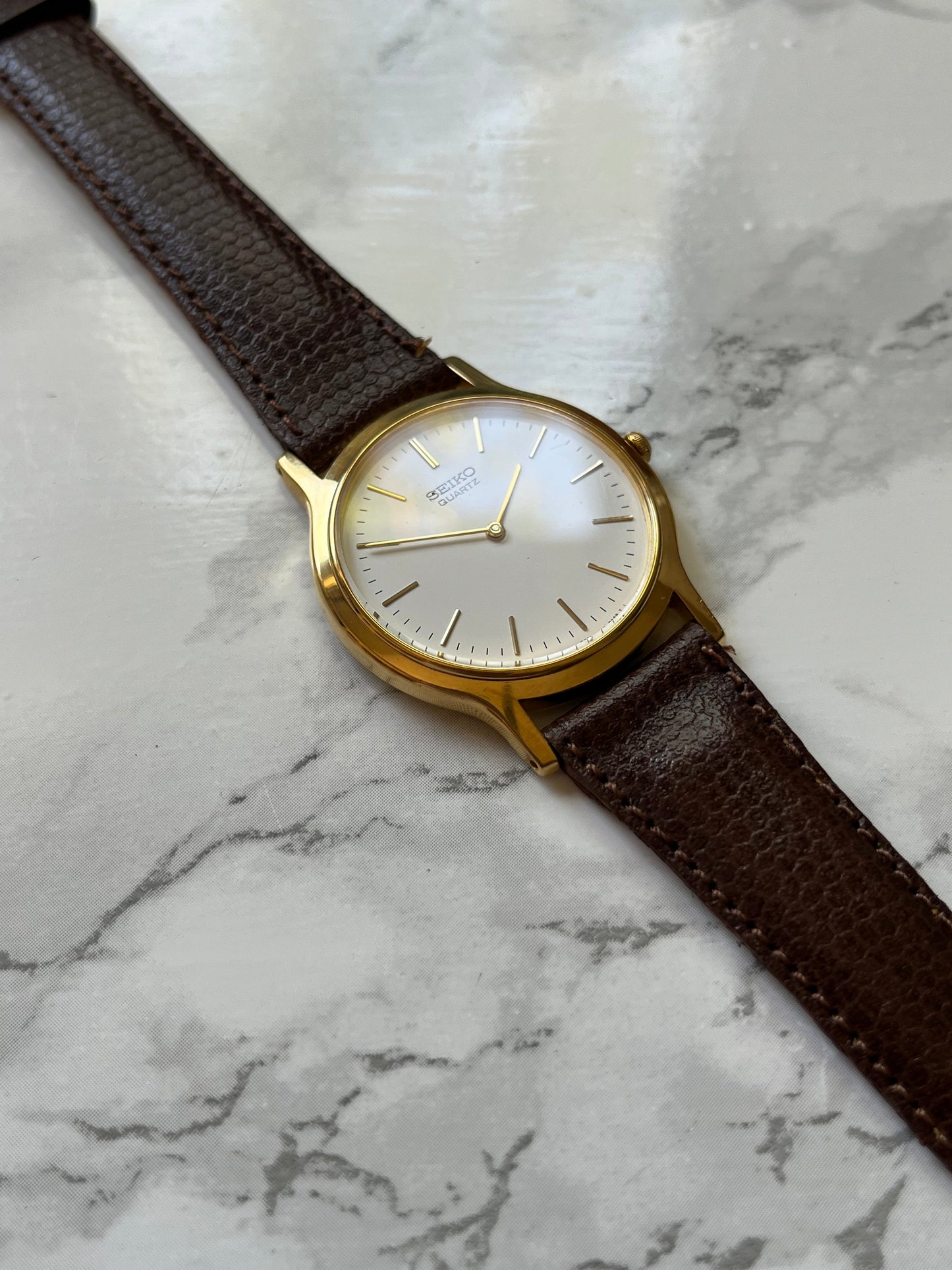 Seiko Quartz V700-8A10