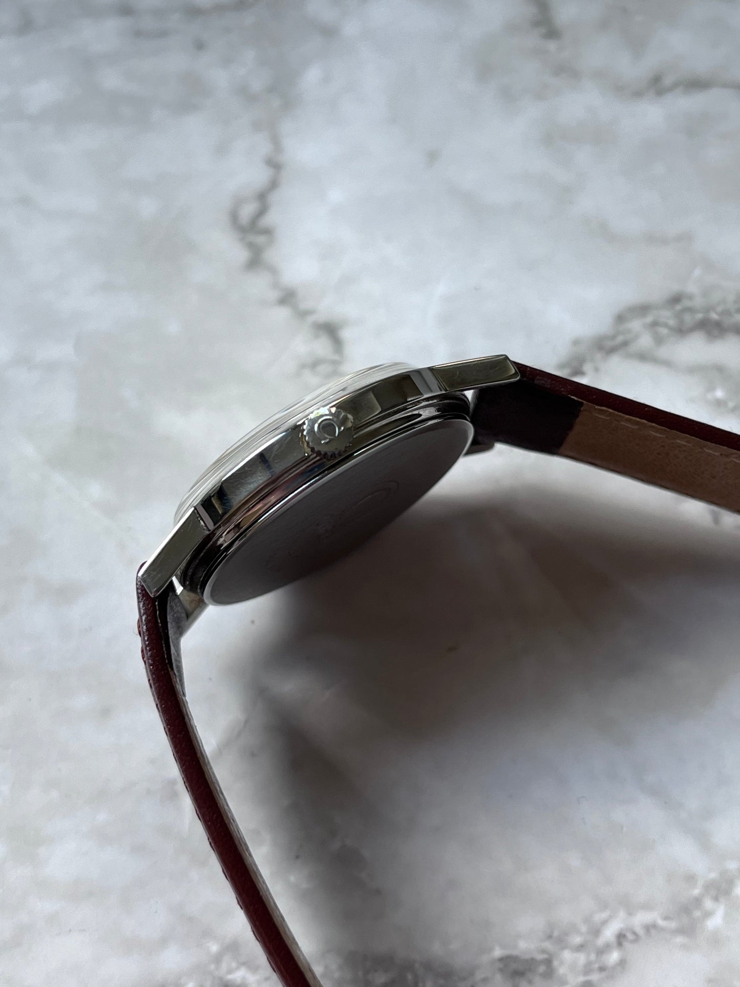 Omega Date Manual Wind 136.0104