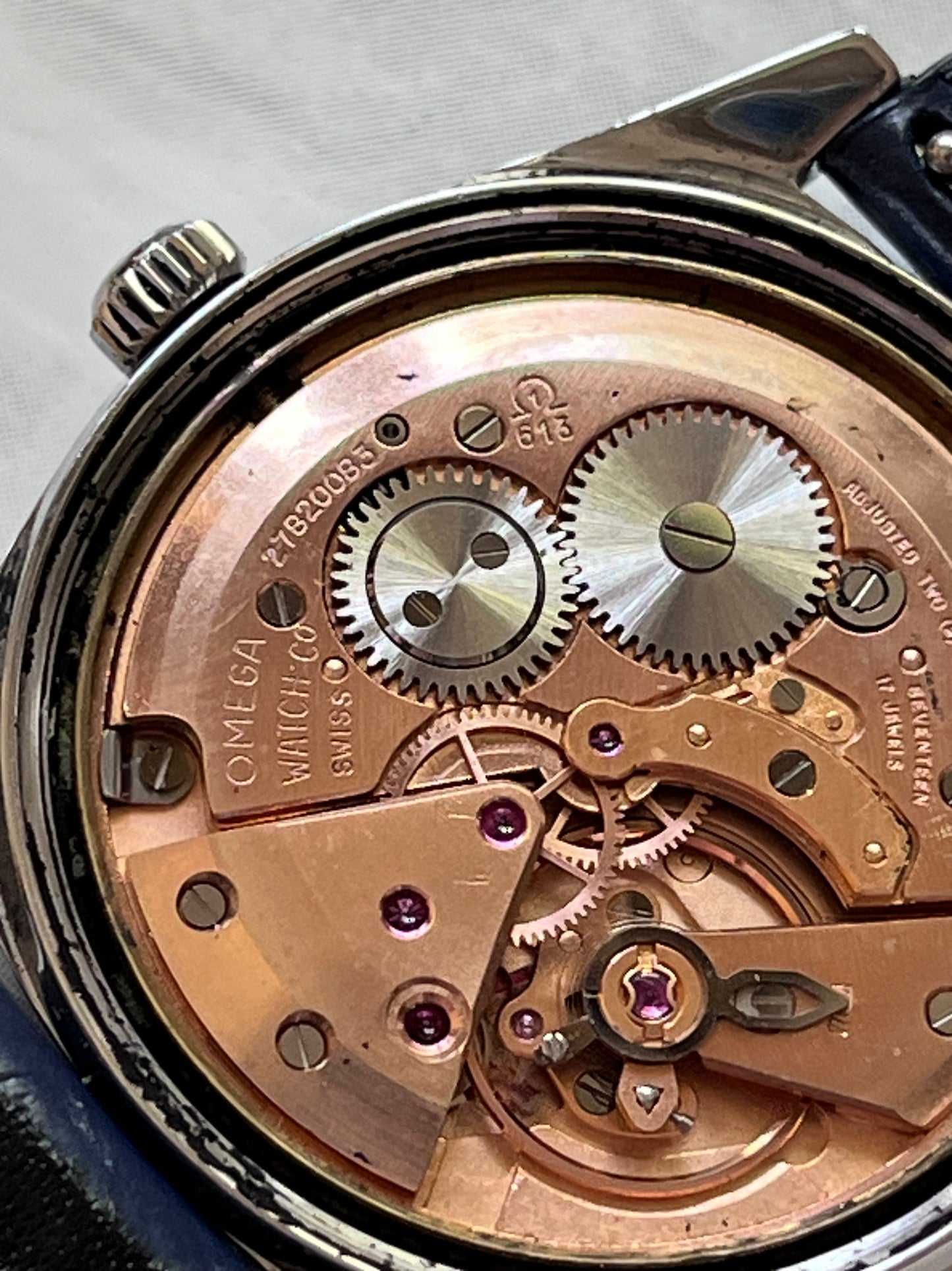 Omega Geneve Date Hand Wind 136.041