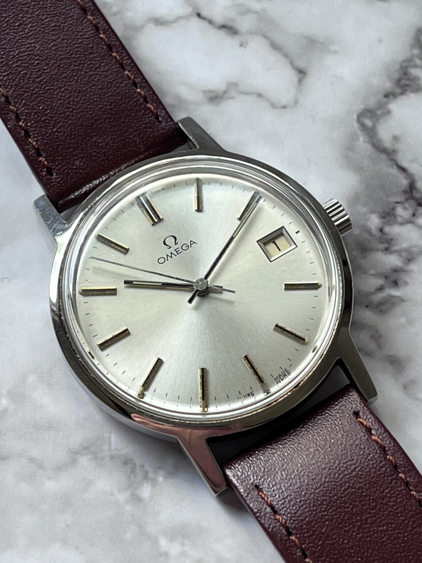Omega Date Manual Wind 136.0104