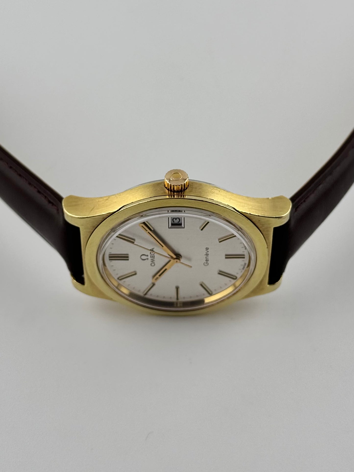 Omega Geneve Date Manual Wind - 136.0102