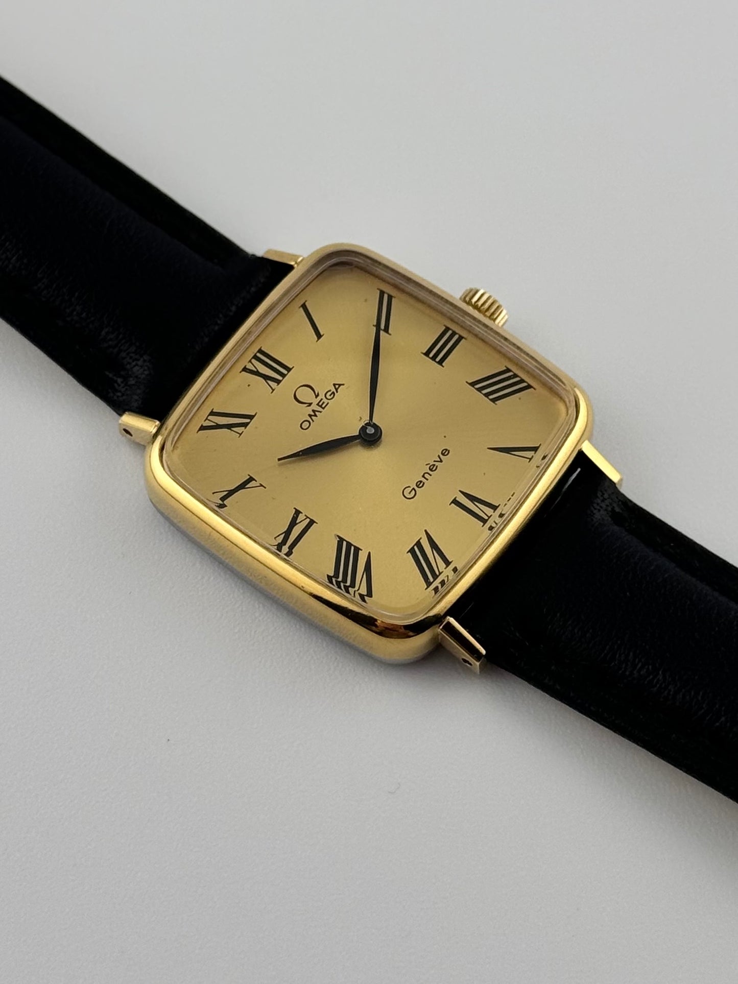 Omega Geneve Tank Manual Wind 511.415 - Box and Papers