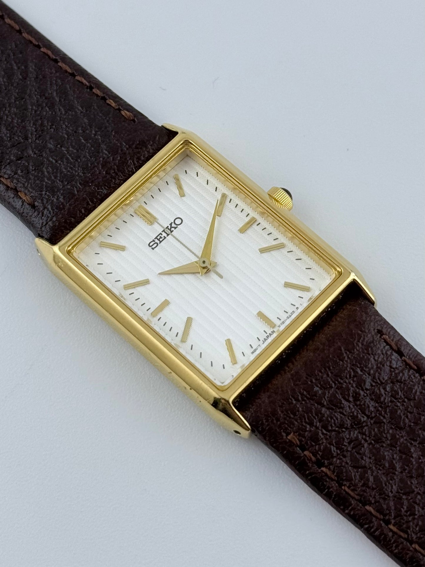 Seiko Tank Quartz - V701-5E10