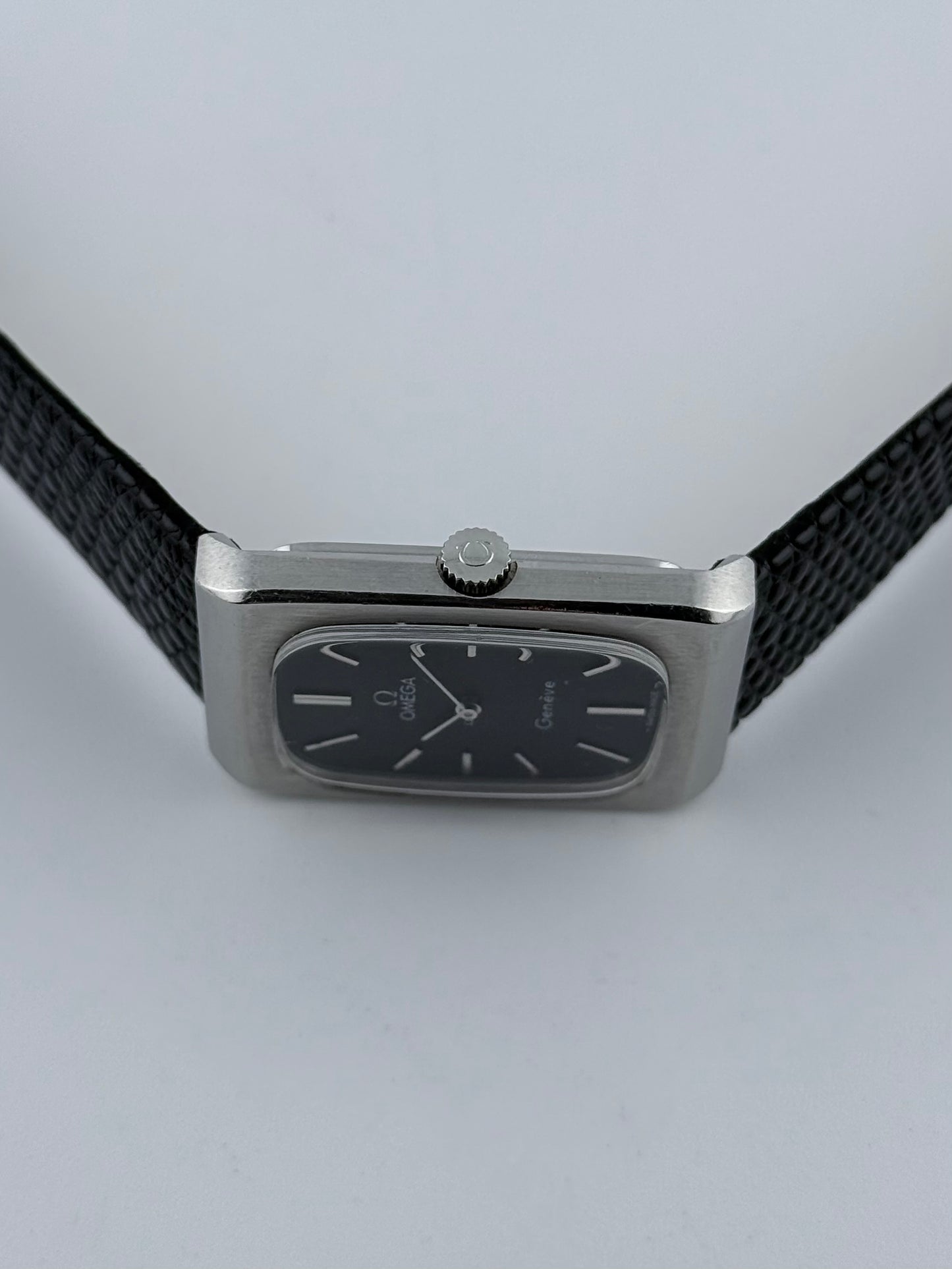Omega Geneve Tank Manual Wind 511.0469 - Black Dial
