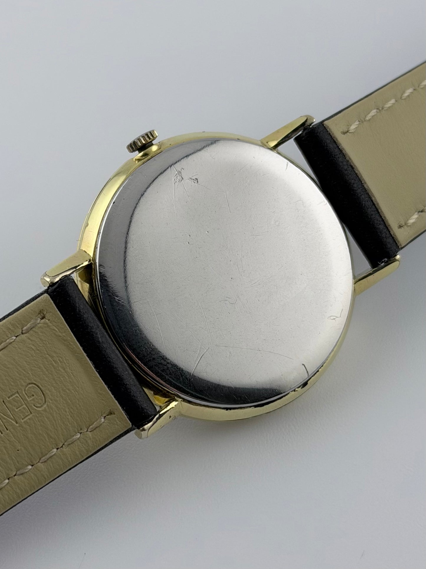 Omega Geneve Manual Date 132.00019 - Grey Linen Dial