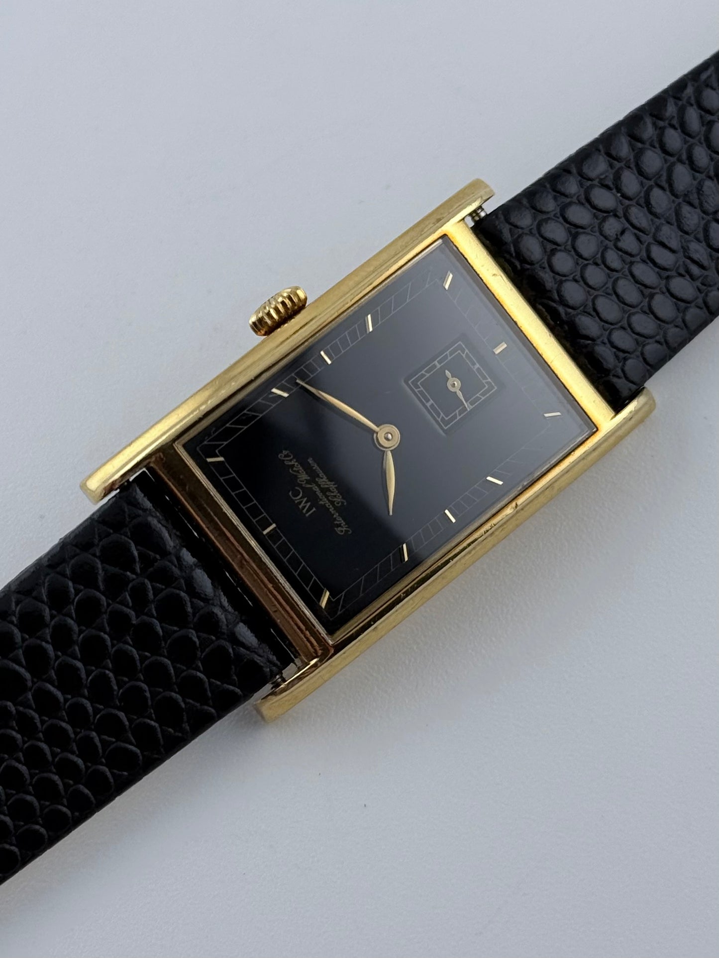 IWC Novecento Tank Manual Wind 18ct Gold - 2550