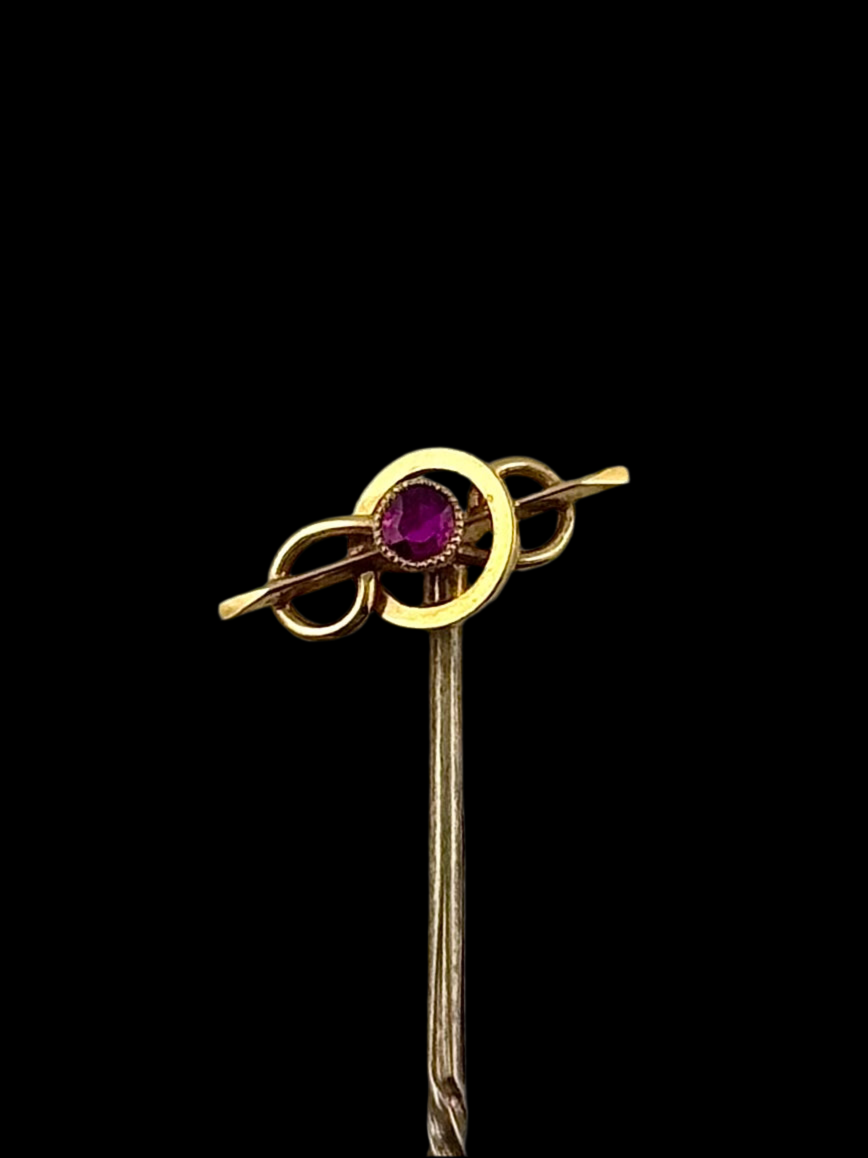 15ct Gold Gent’s Ruby Antique Stick Pin - Original Box