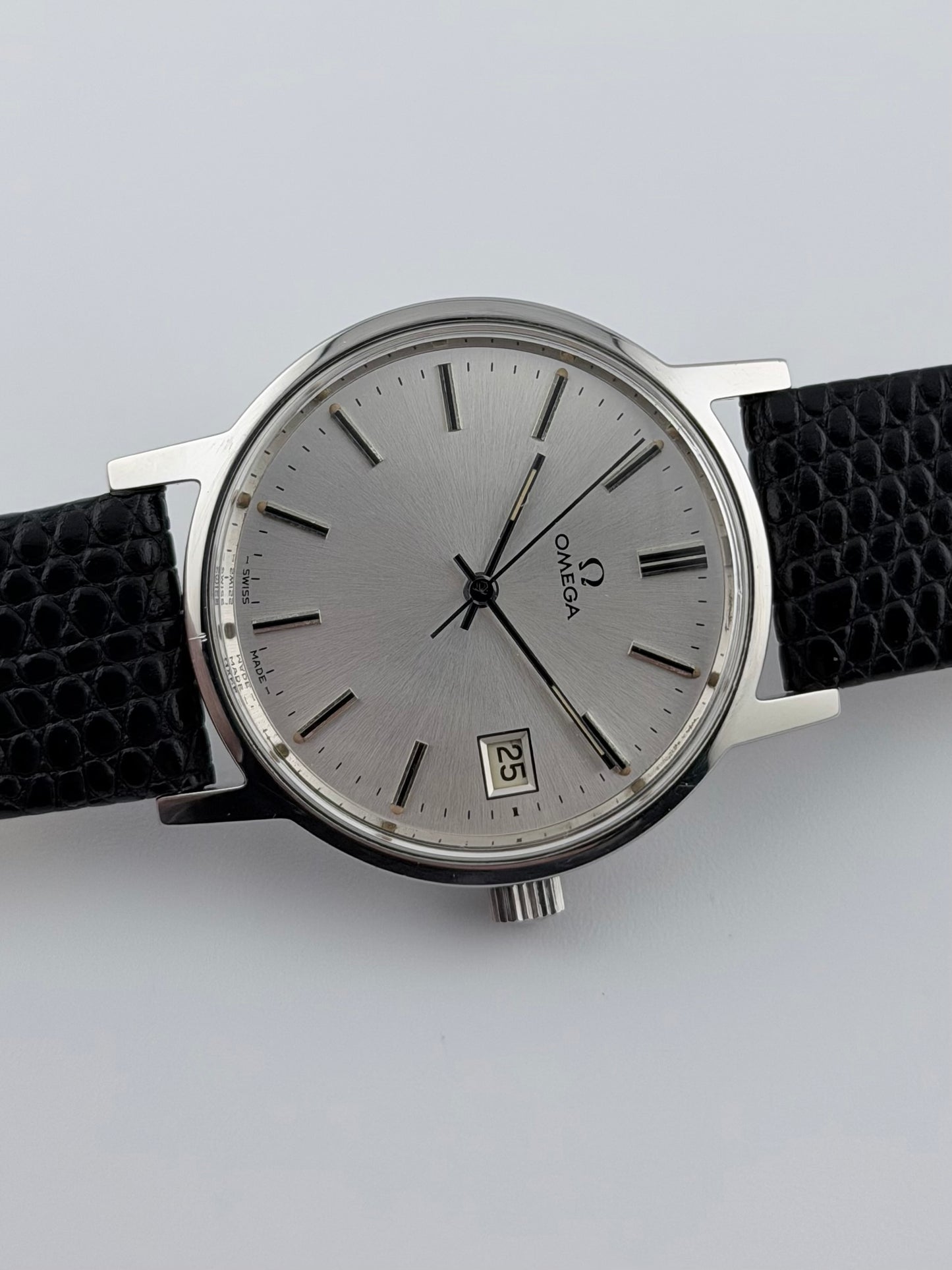 Omega Date Manual Wind 136.0104